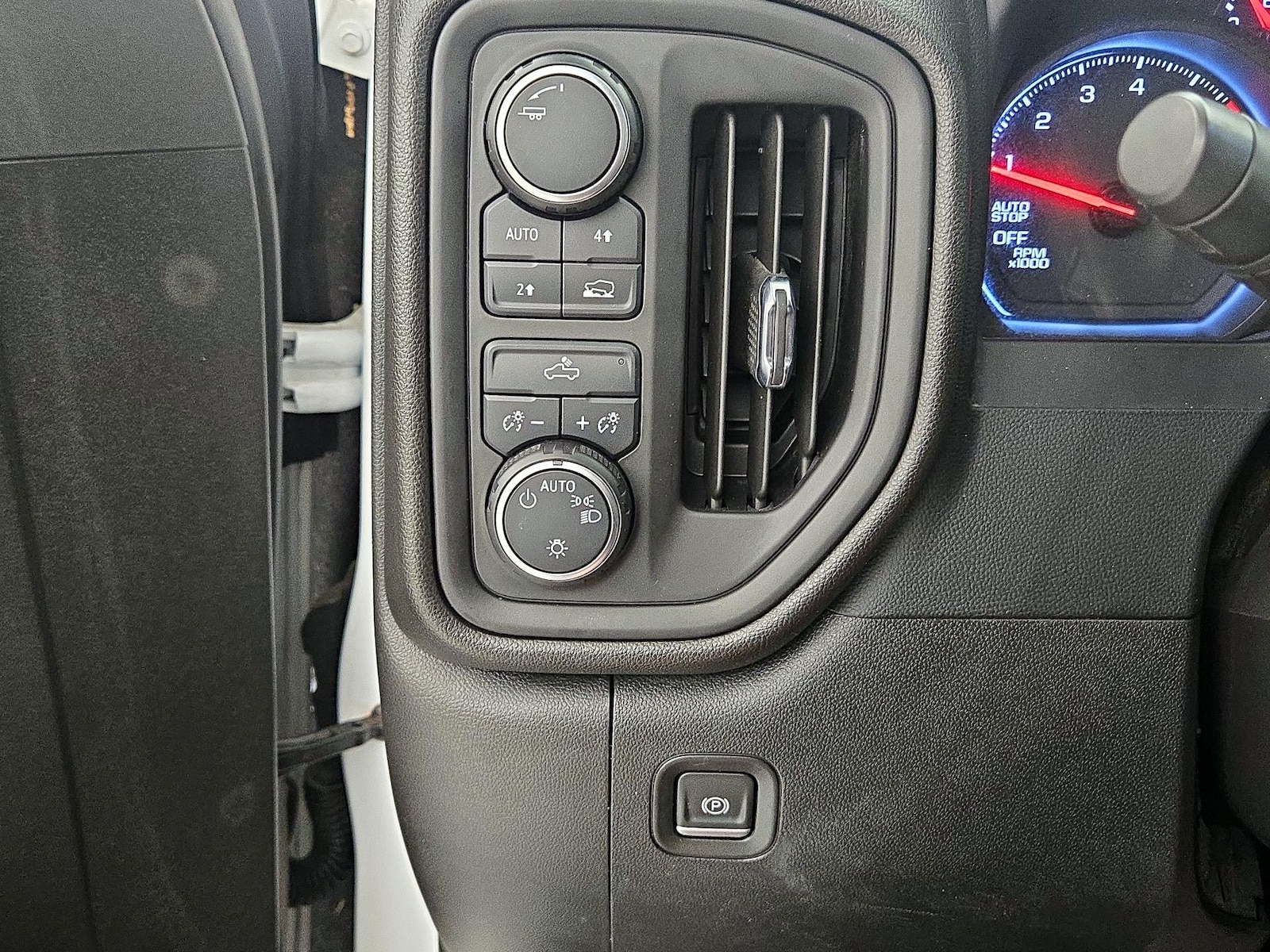 2022 Chevrolet Silverado 1500 Limited Custom - Photo 14