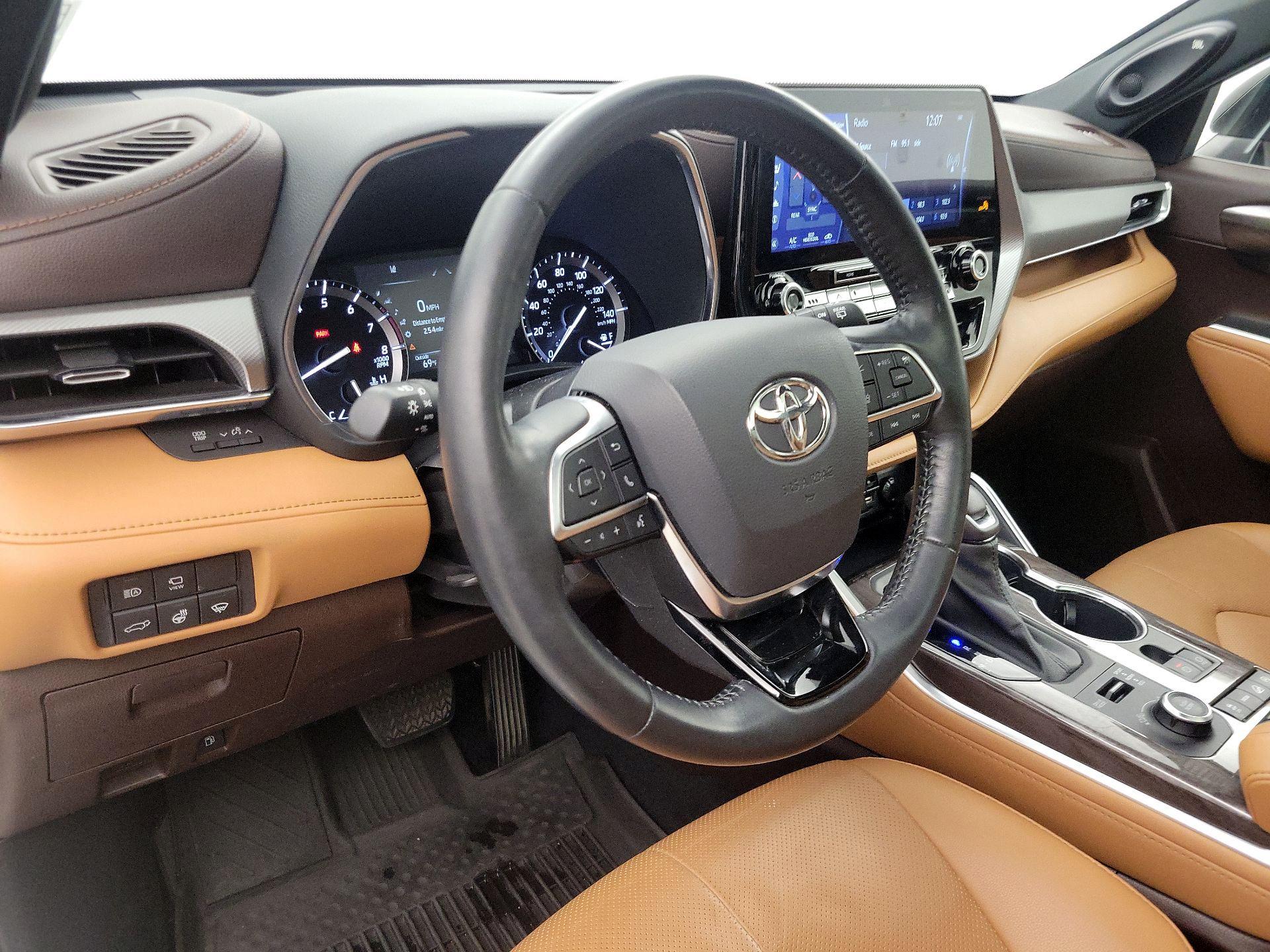 Thumbnail: 2021 Toyota Highlander - 9