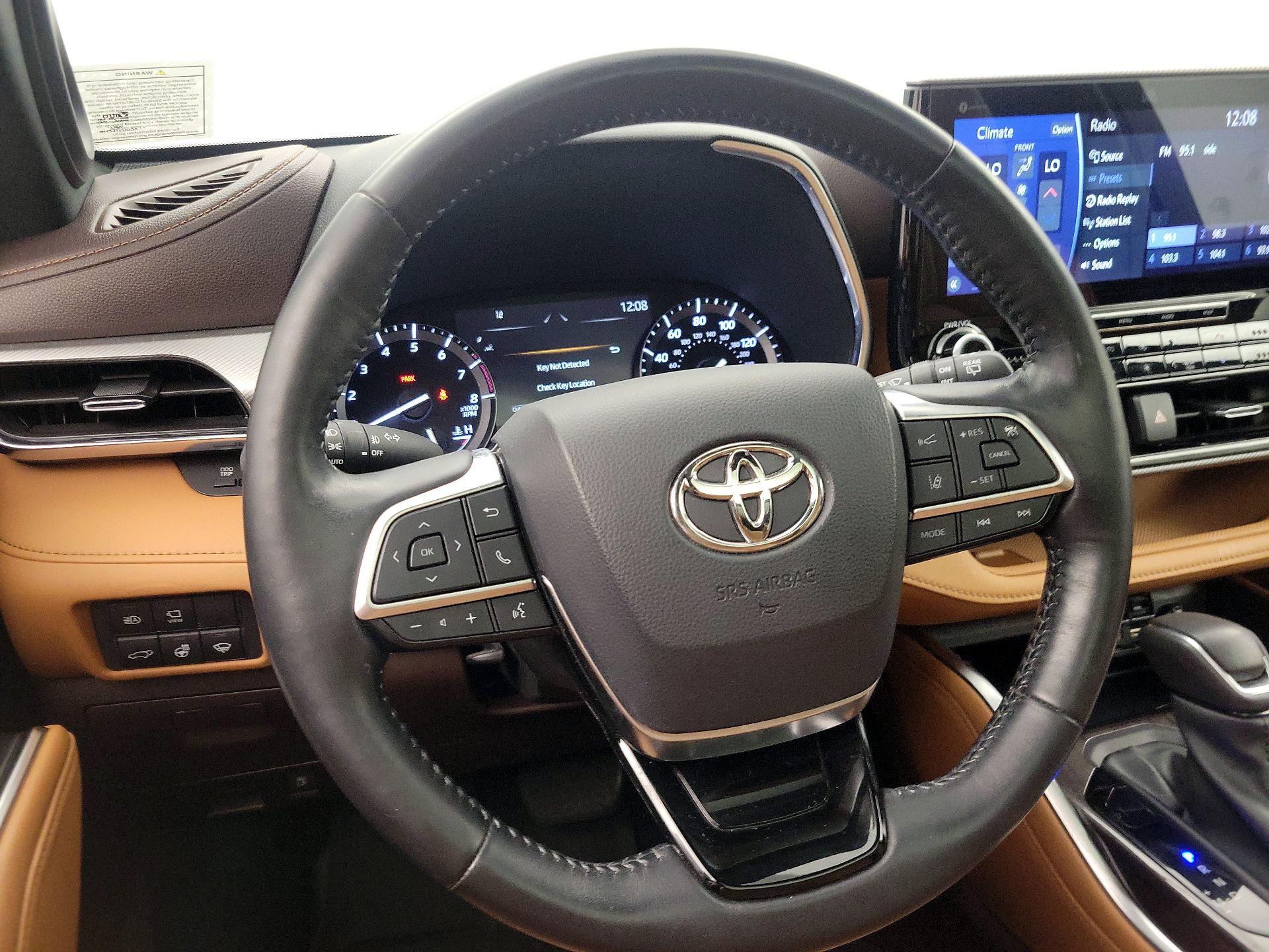 Thumbnail: 2021 Toyota Highlander - 10