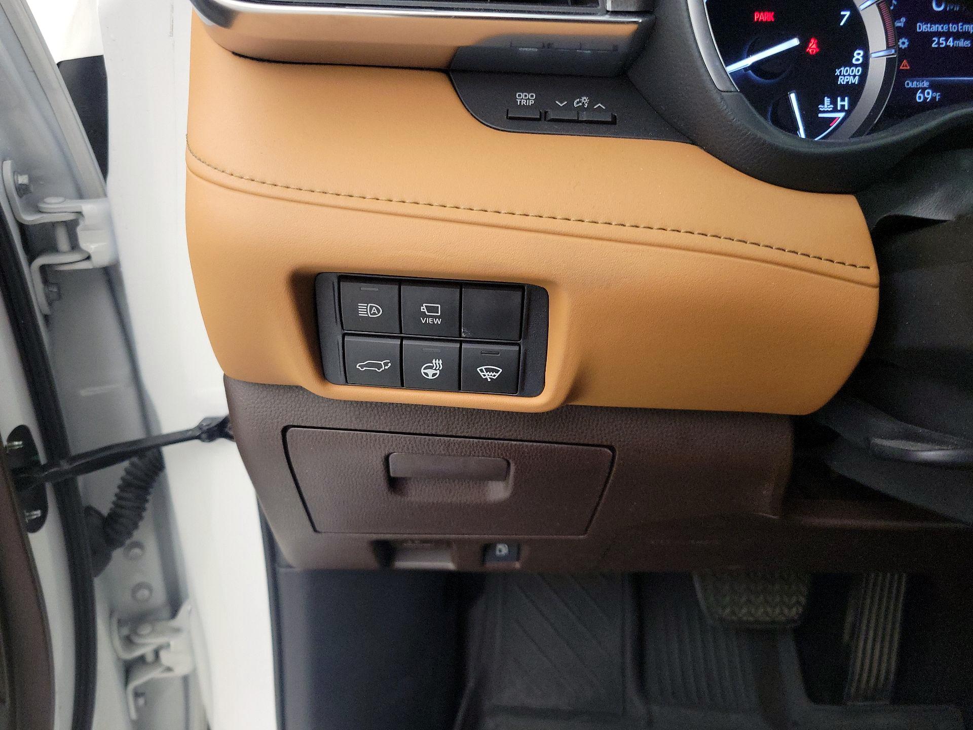 Thumbnail: 2021 Toyota Highlander - 13