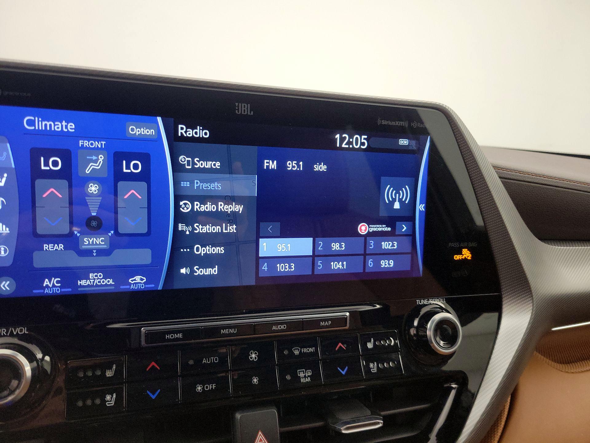Thumbnail: 2021 Toyota Highlander - 15