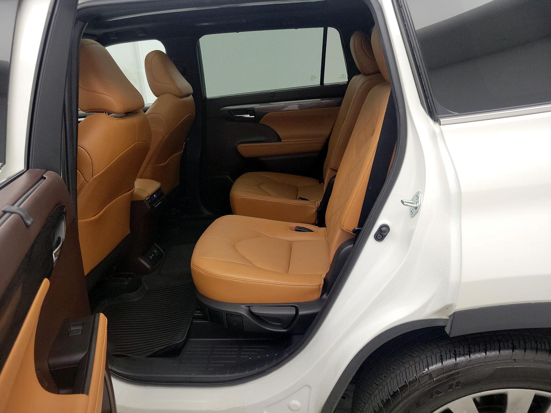 Thumbnail: 2021 Toyota Highlander - 20