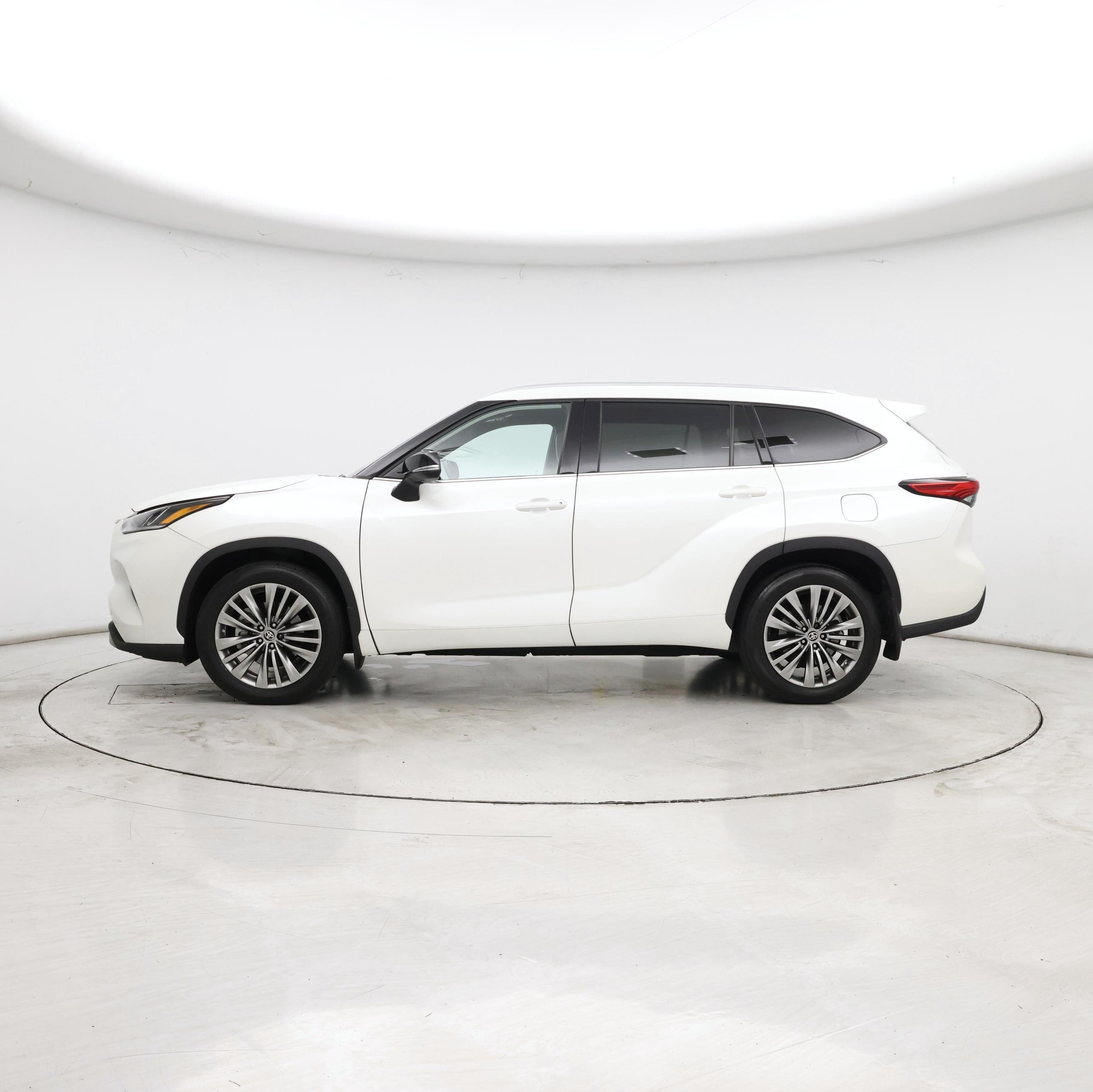 Thumbnail: 2021 Toyota Highlander - 3