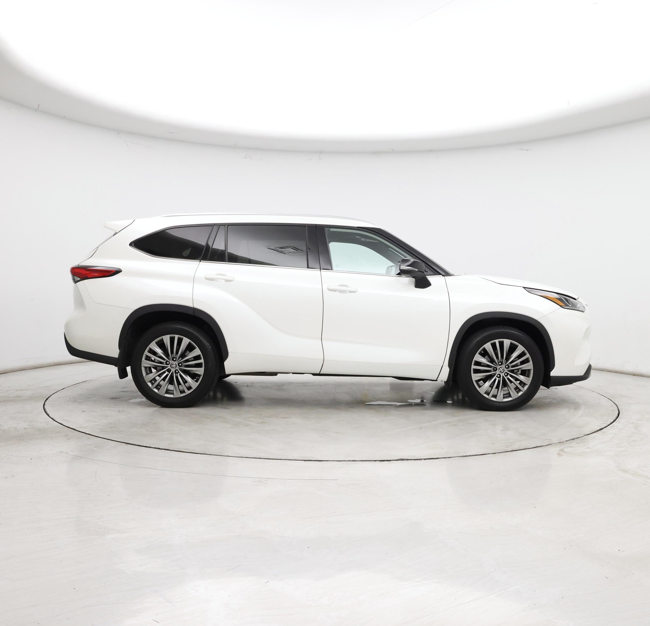 Thumbnail: 2021 Toyota Highlander - 7
