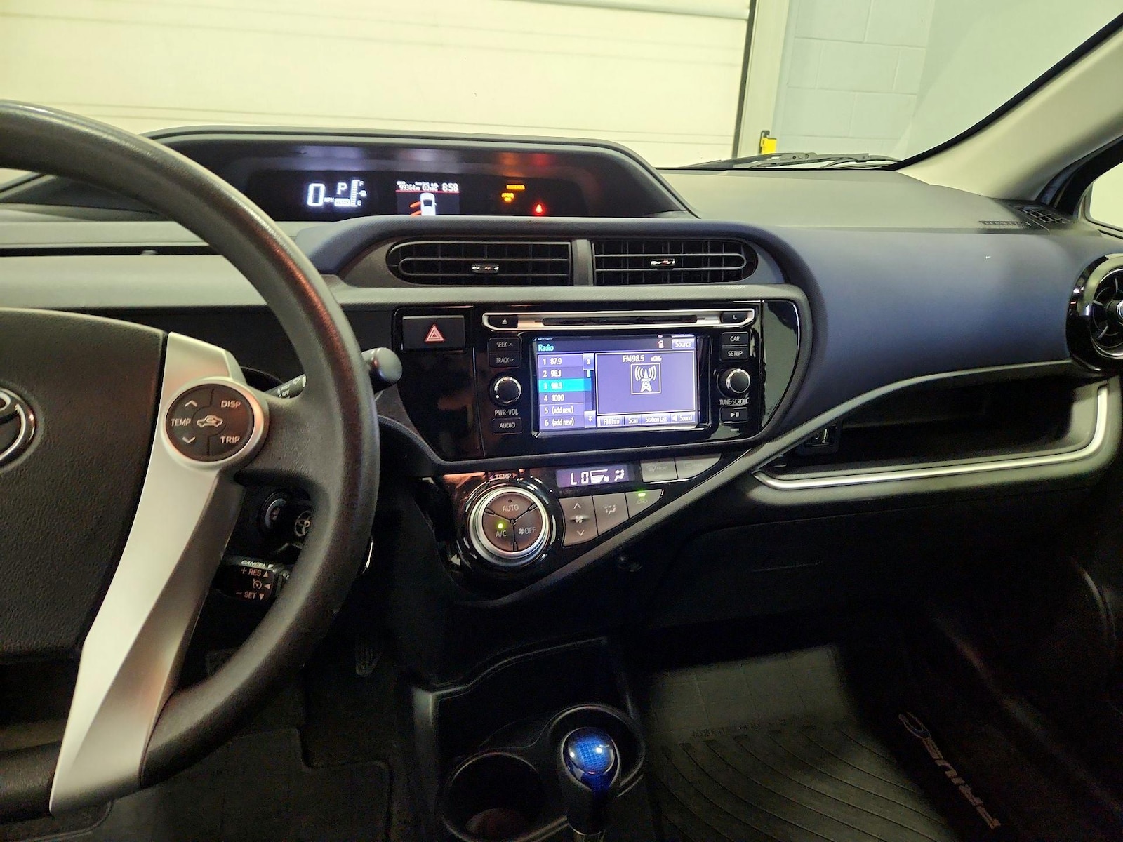 2016 Toyota Prius c Two - Photo 10