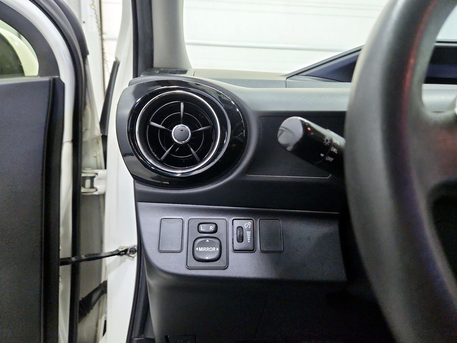 2016 Toyota Prius c Two - Photo 14