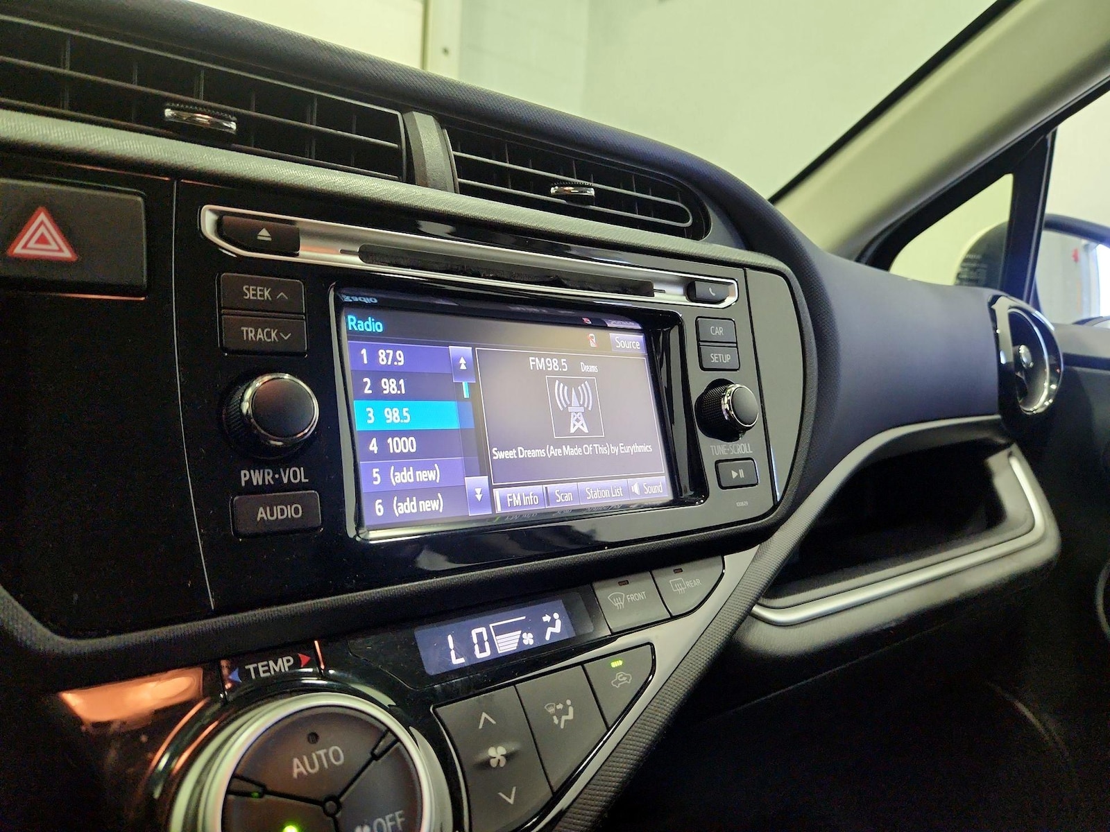 2016 Toyota Prius c Two - Photo 15