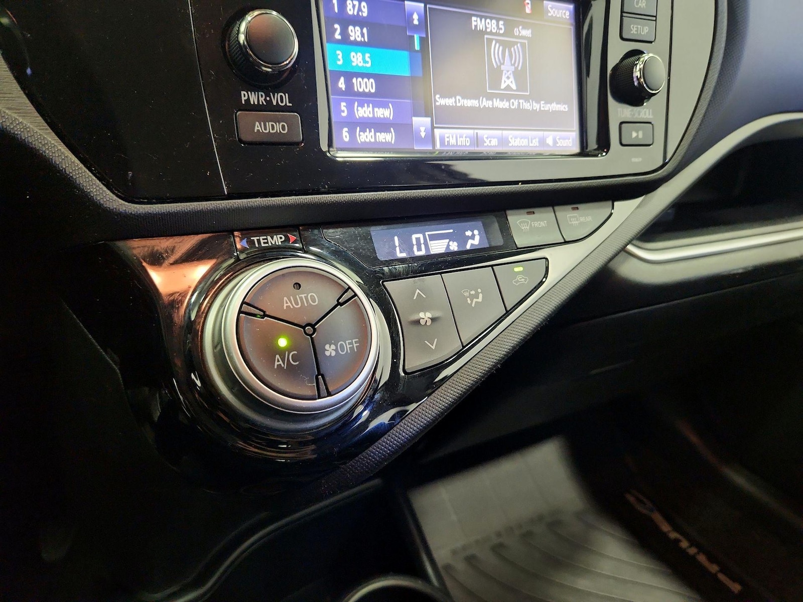 2016 Toyota Prius c Two - Photo 16