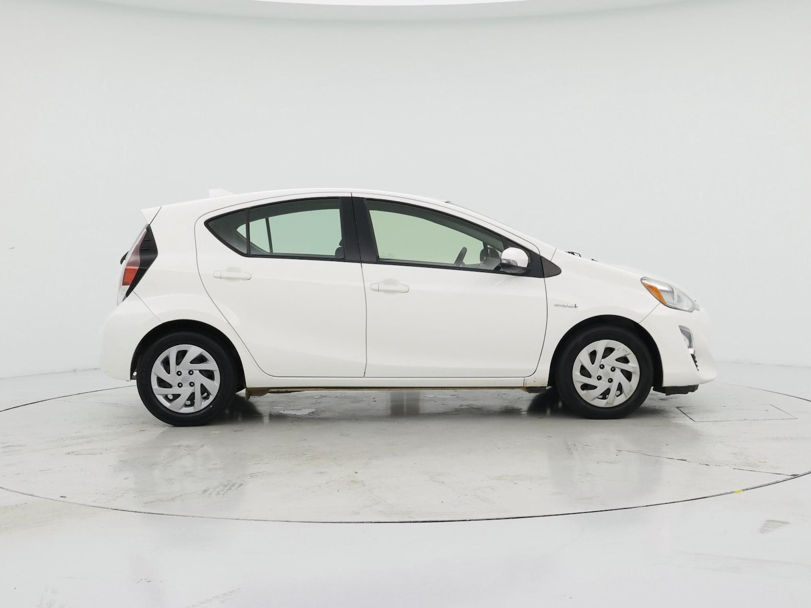 2016 Toyota Prius c Two - Photo 8