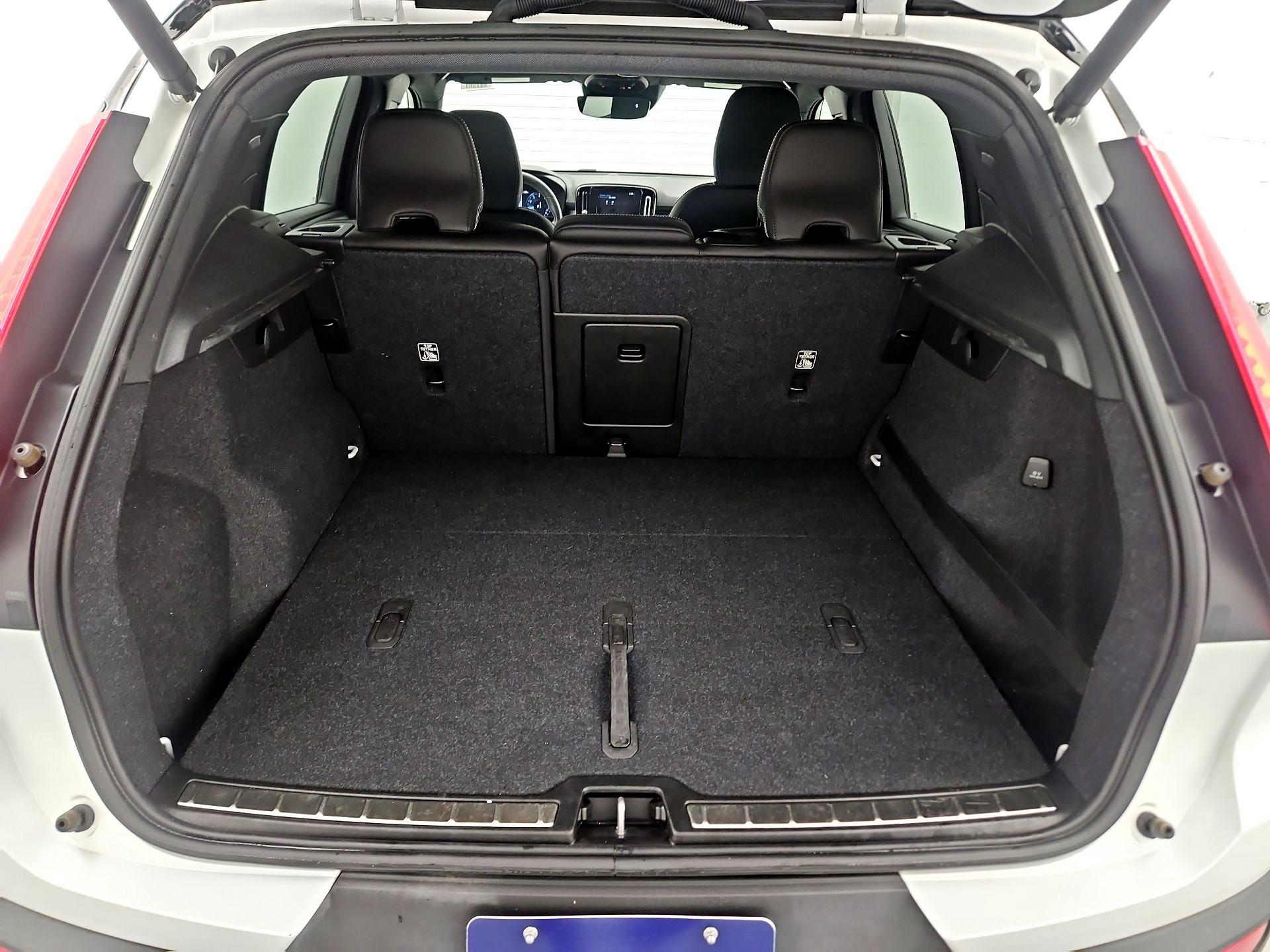Thumbnail: 2020 Volvo XC40 - 19