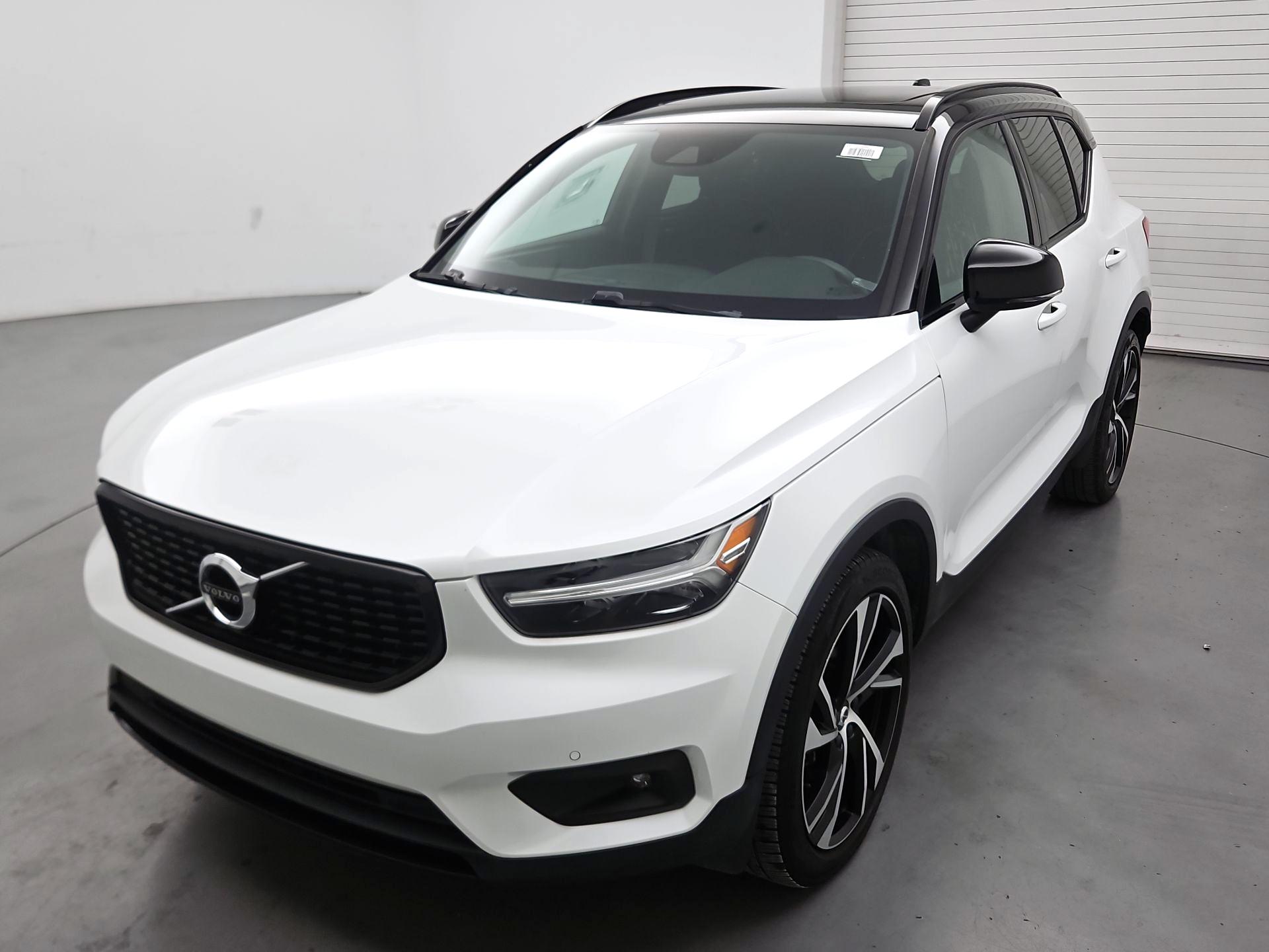 Thumbnail: 2020 Volvo XC40 - 3