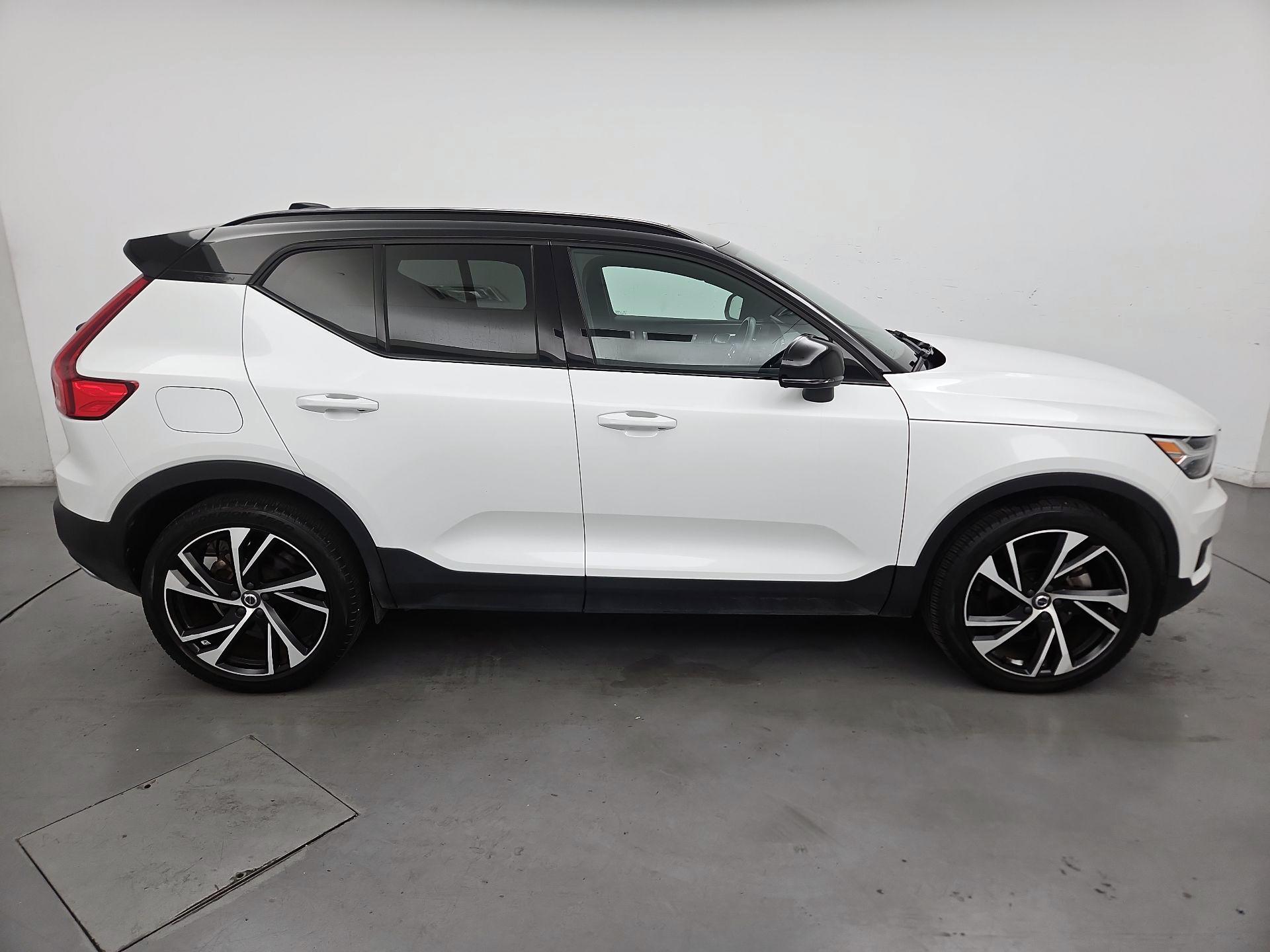 Thumbnail: 2020 Volvo XC40 - 4