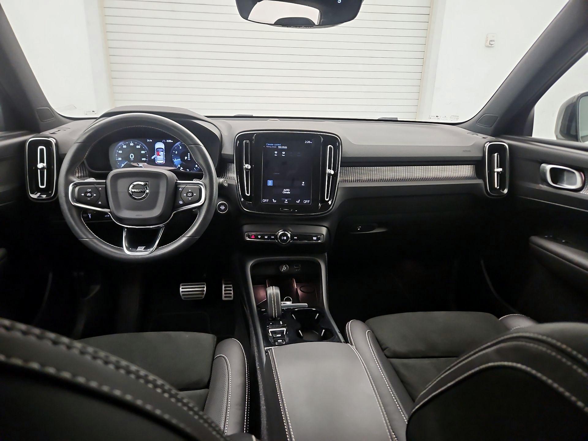 Thumbnail: 2020 Volvo XC40 - 8