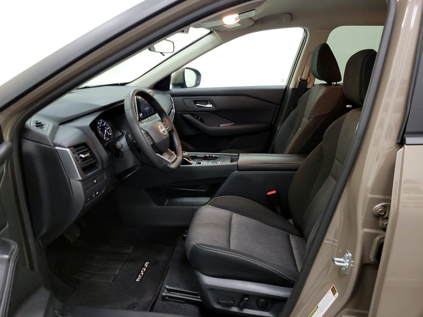 2025 Nissan Rogue SV - Photo 12