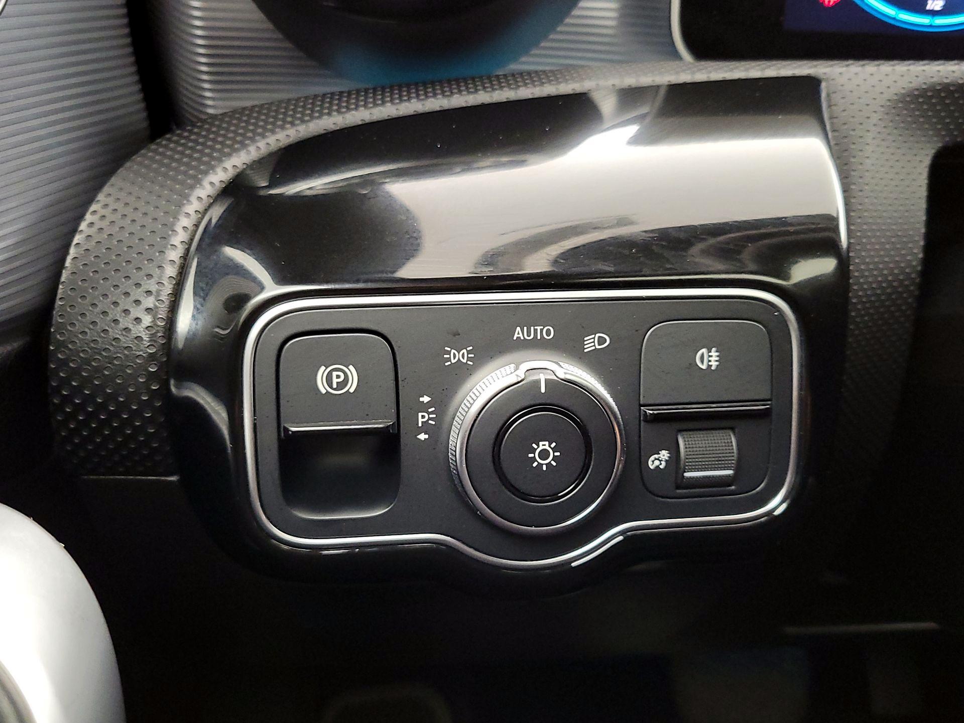 Thumbnail: 2020 Mercedes-Benz A-Class - 13