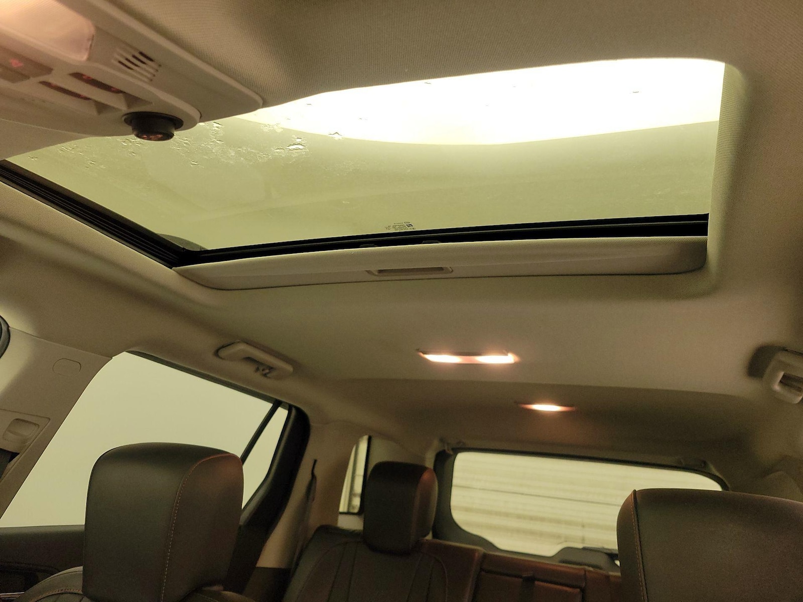 Sunroof(s) & Overhead Airbags