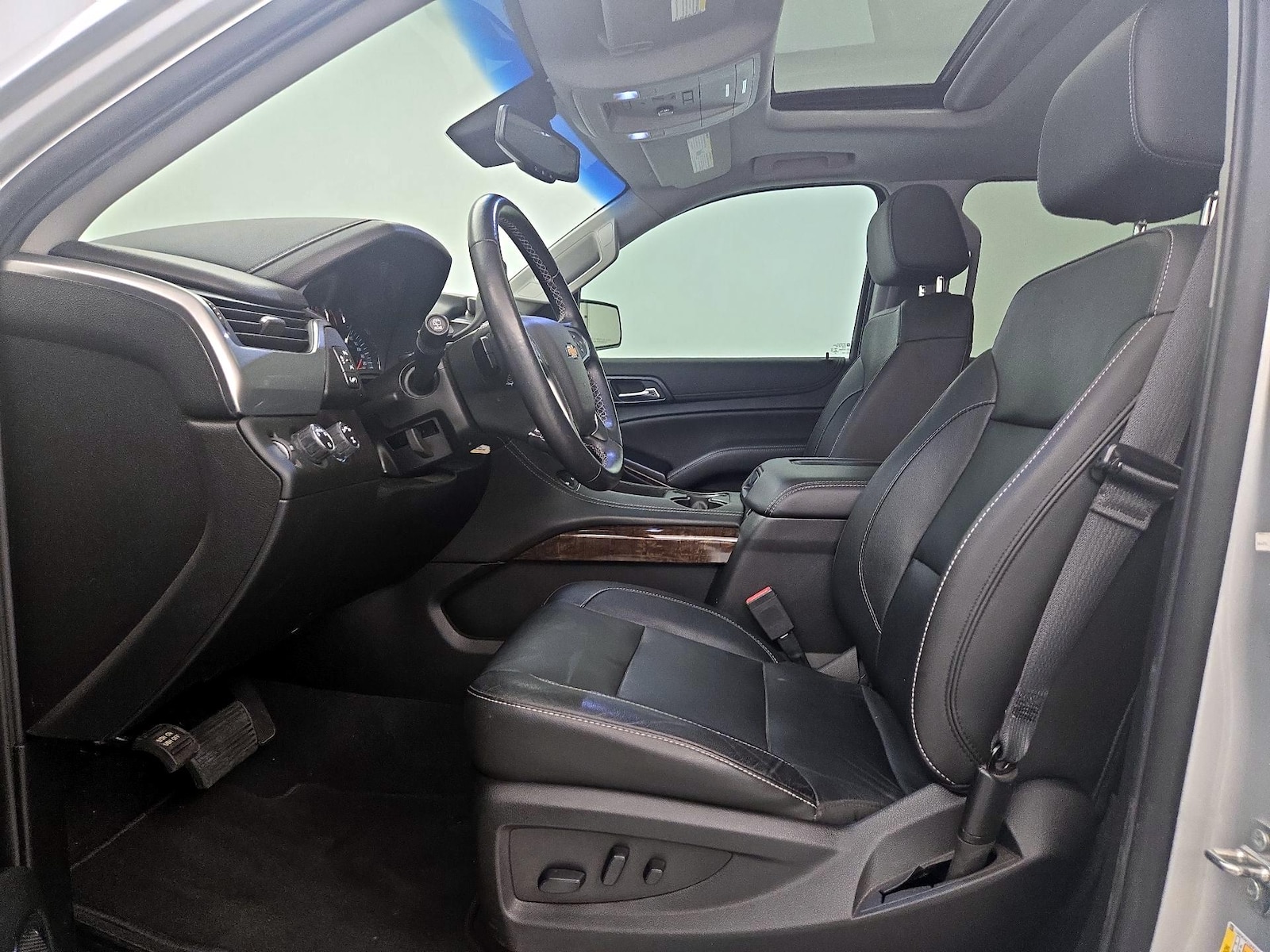 2019 Chevrolet Suburban LT - Photo 12