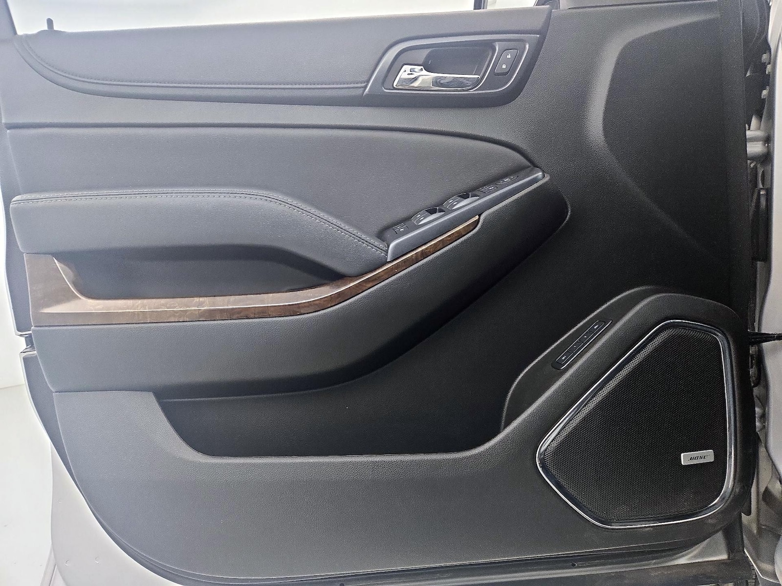 2019 Chevrolet Suburban LT - Photo 13