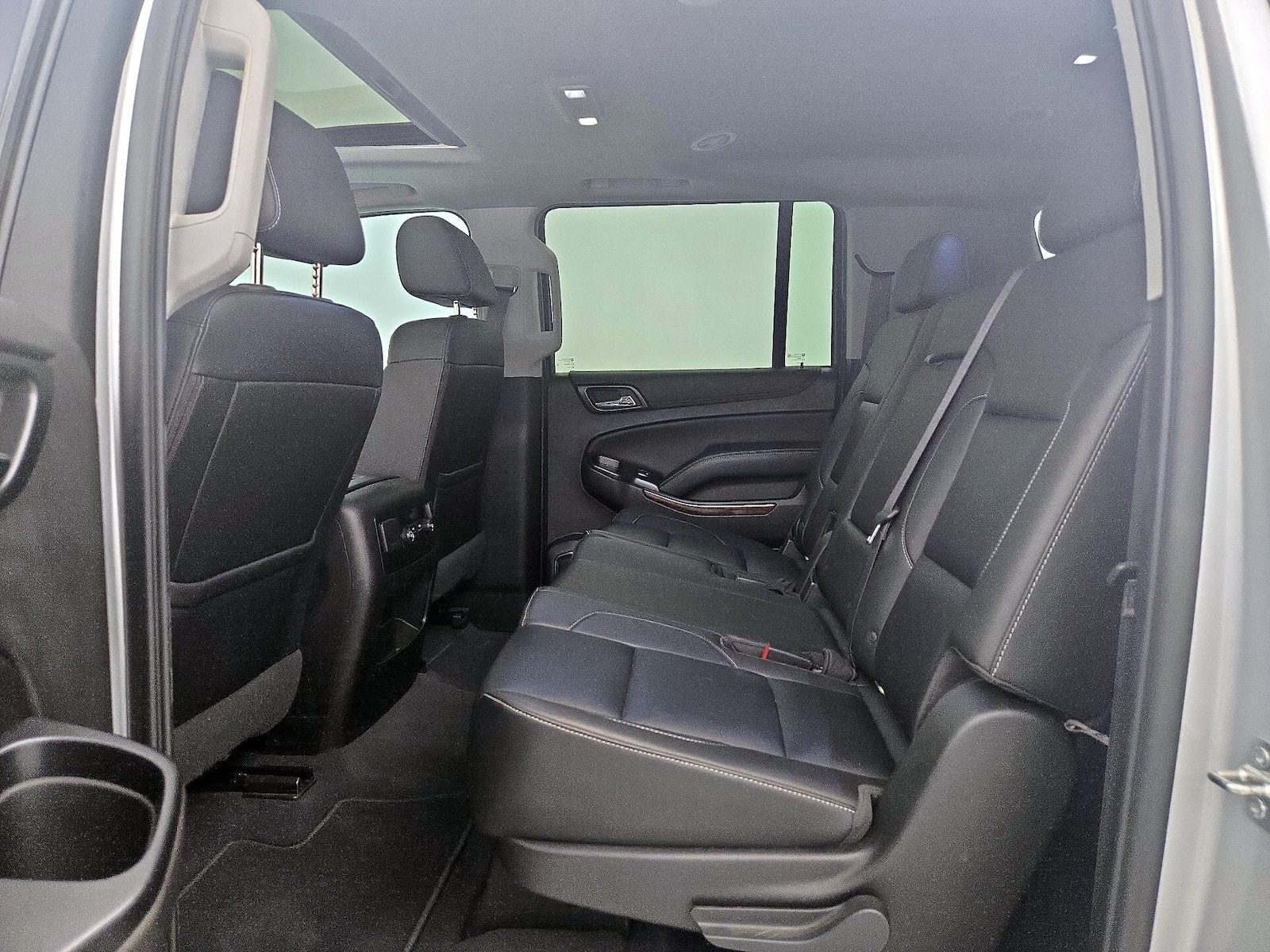 2019 Chevrolet Suburban LT - Photo 21