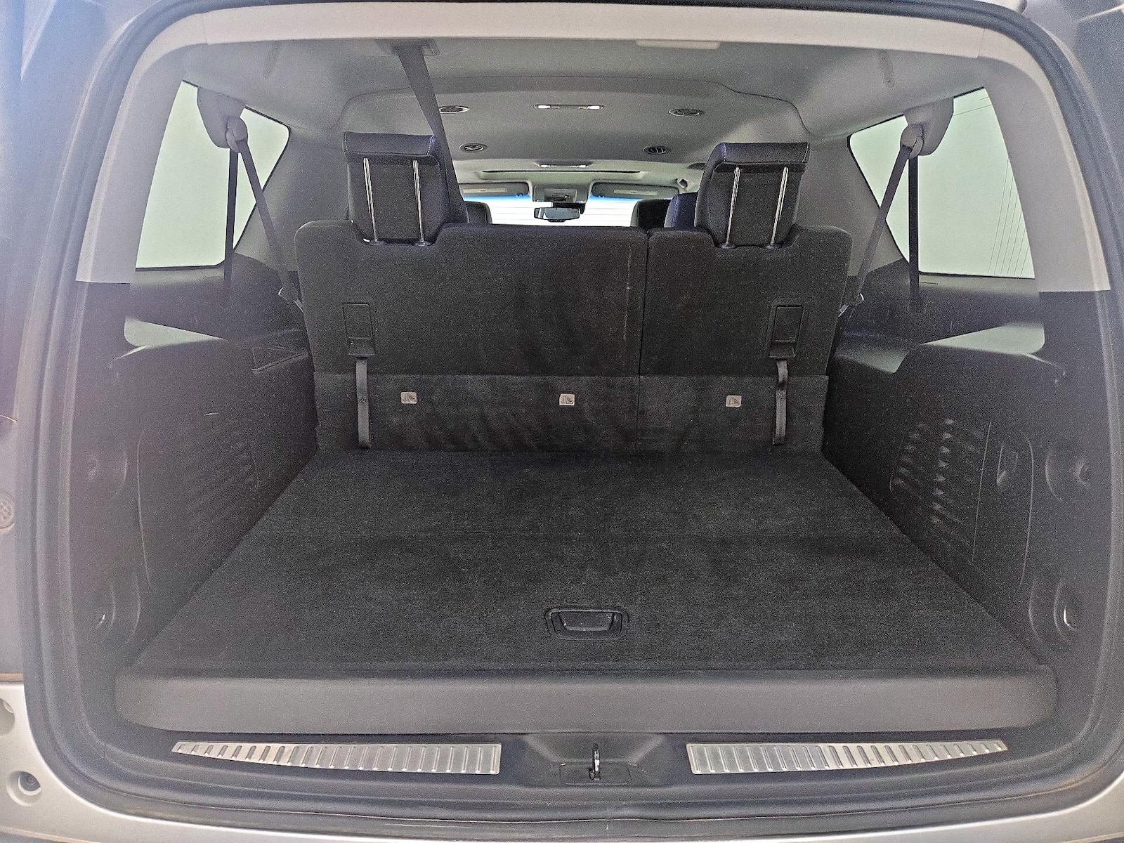 2019 Chevrolet Suburban LT - Photo 23