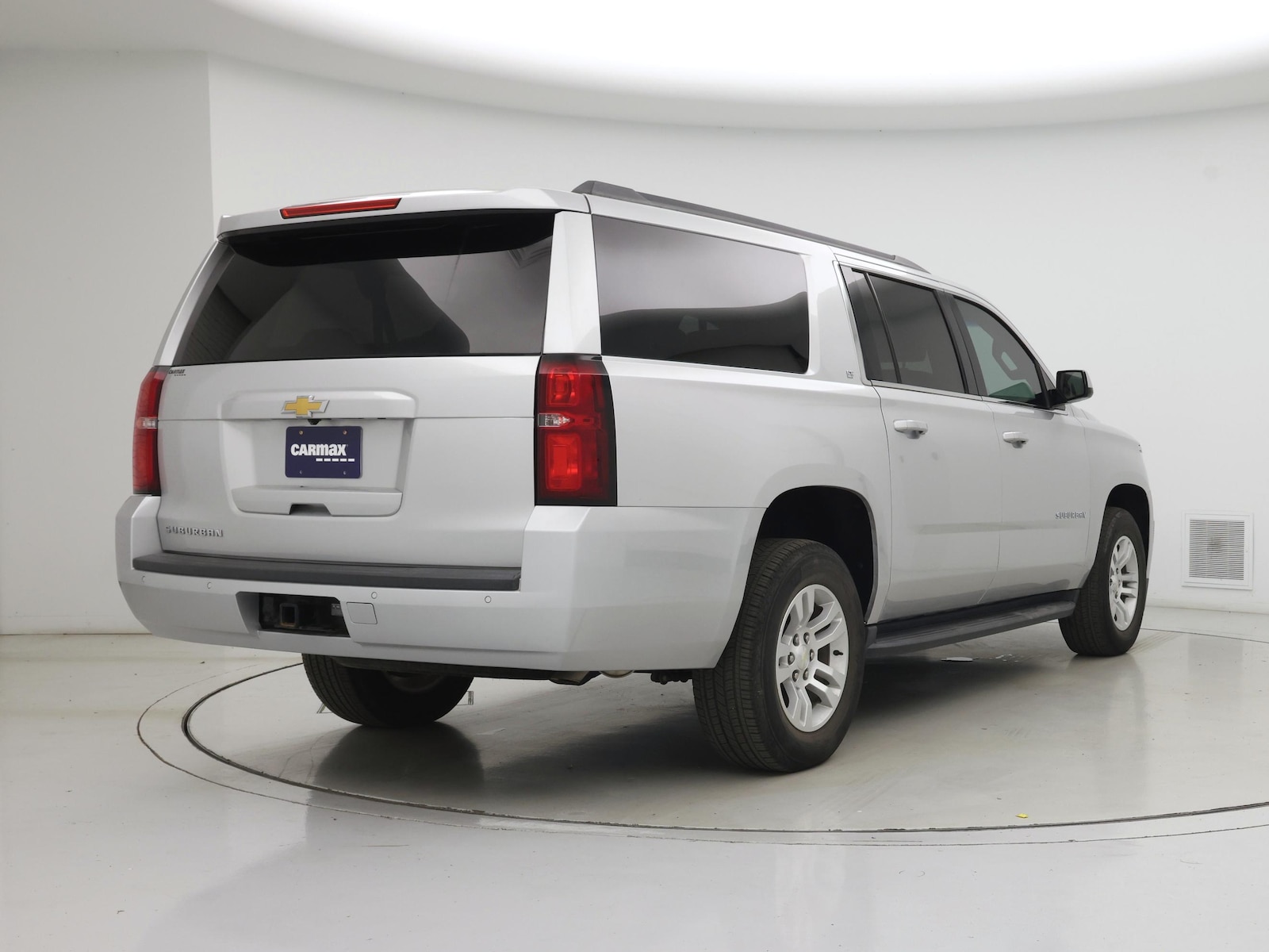 2019 Chevrolet Suburban LT - Photo 9