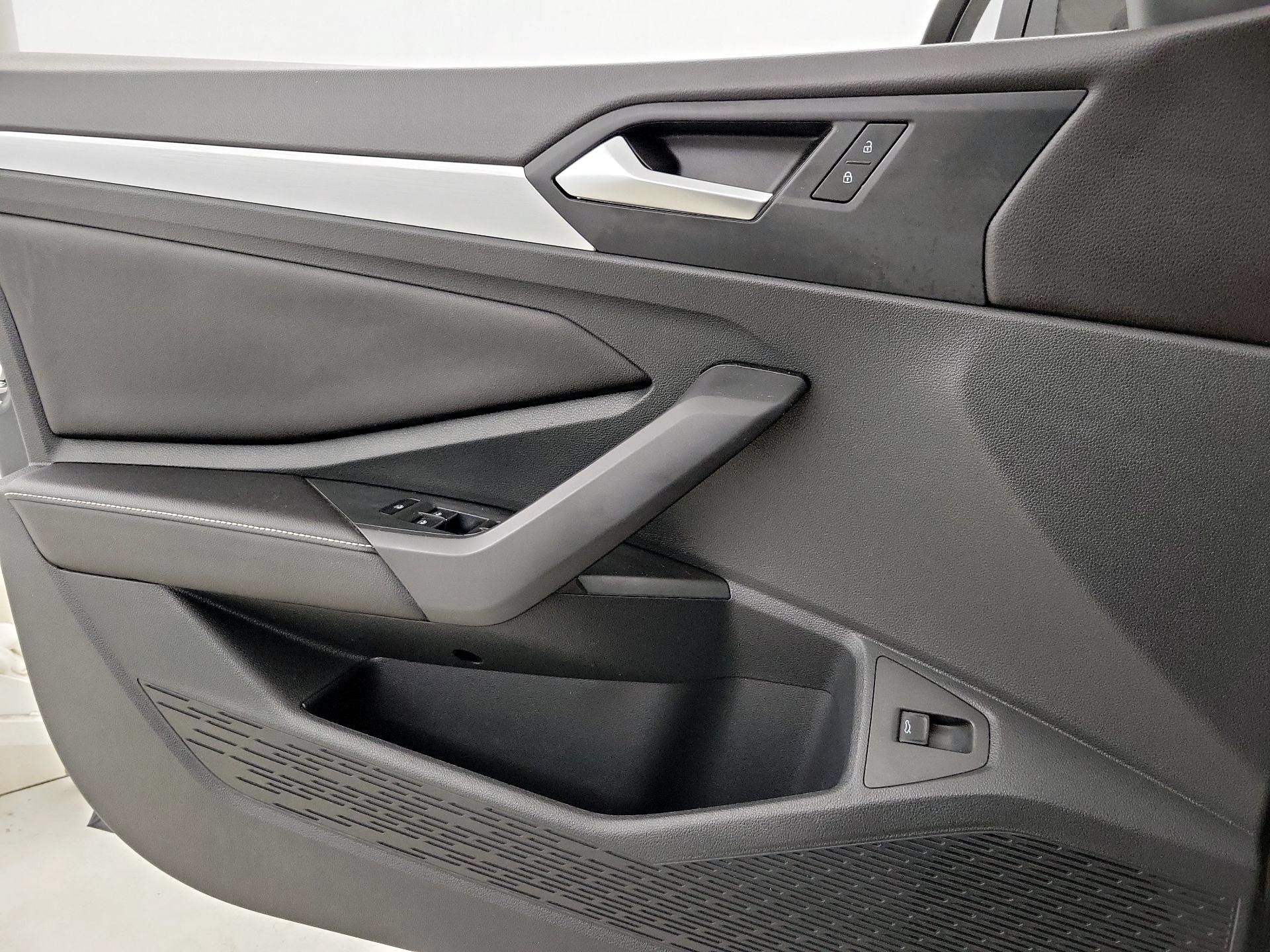 Thumbnail: 2025 Volkswagen Jetta - 12