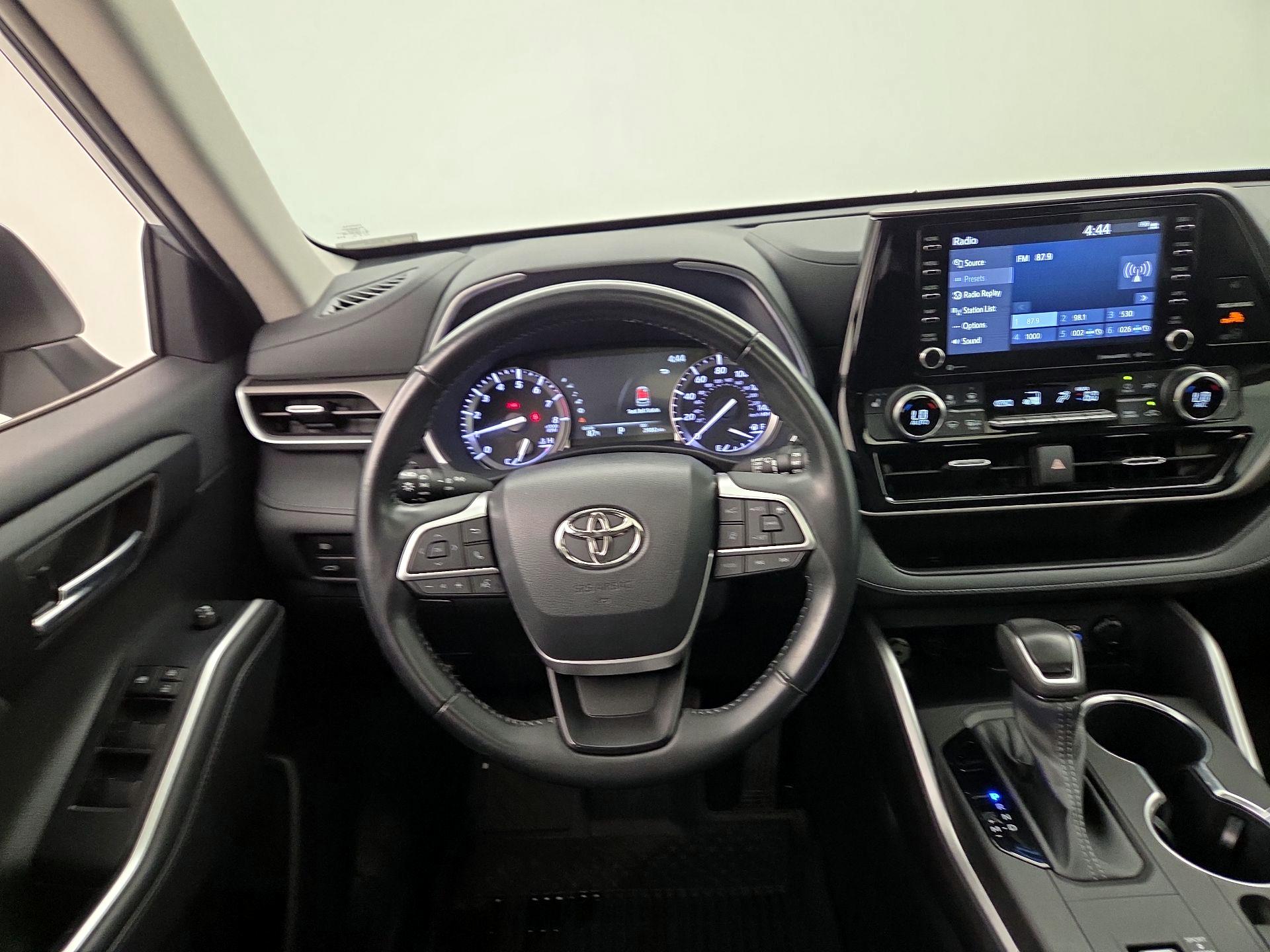 Thumbnail: 2022 Toyota Highlander - 10