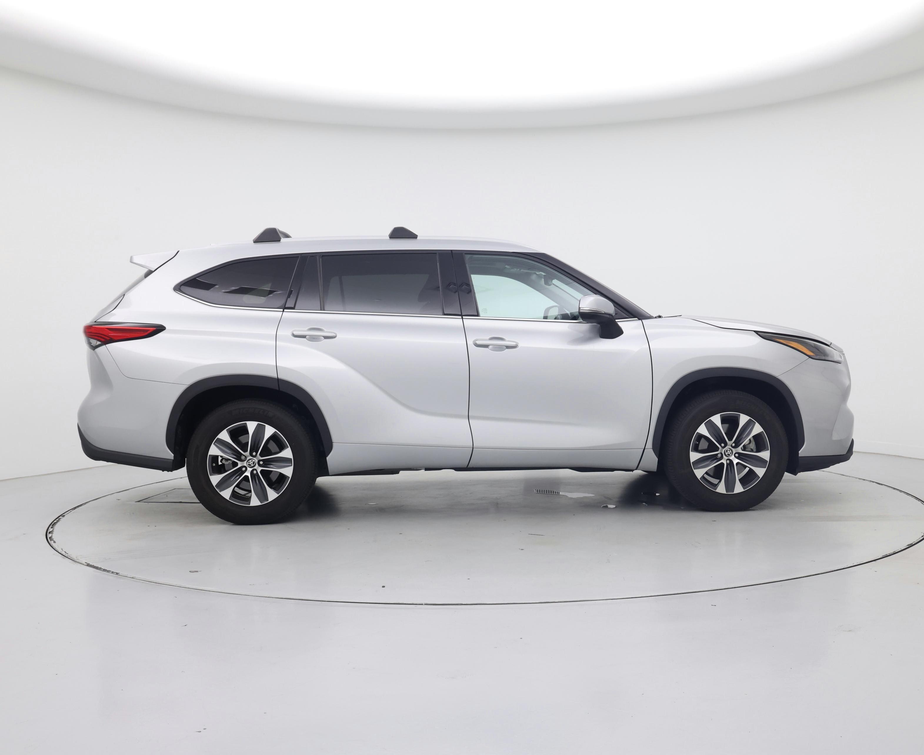 Thumbnail: 2022 Toyota Highlander - 7
