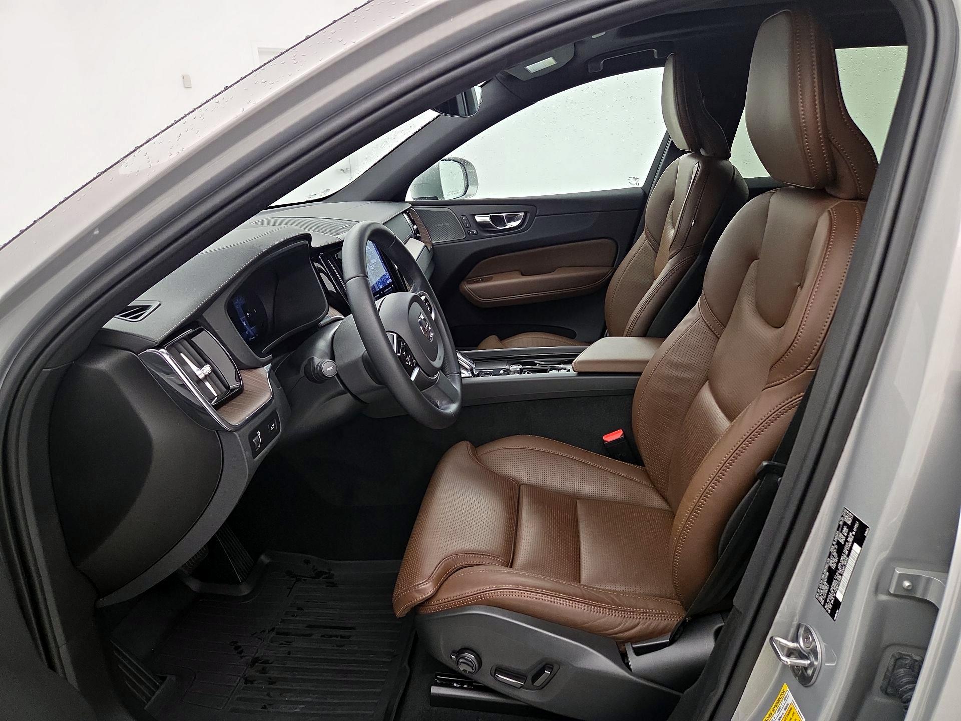 Thumbnail: 2022 Volvo XC60 - 11