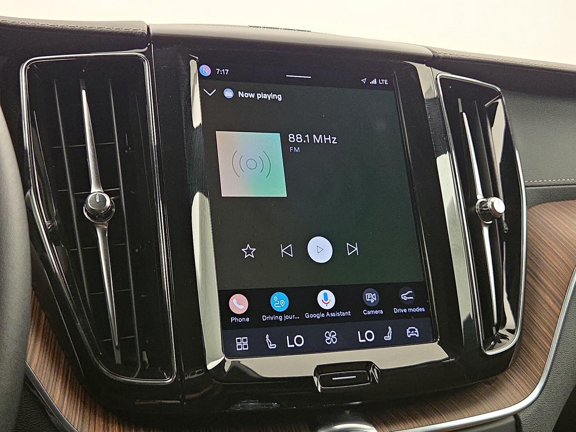 Thumbnail: 2022 Volvo XC60 - 16