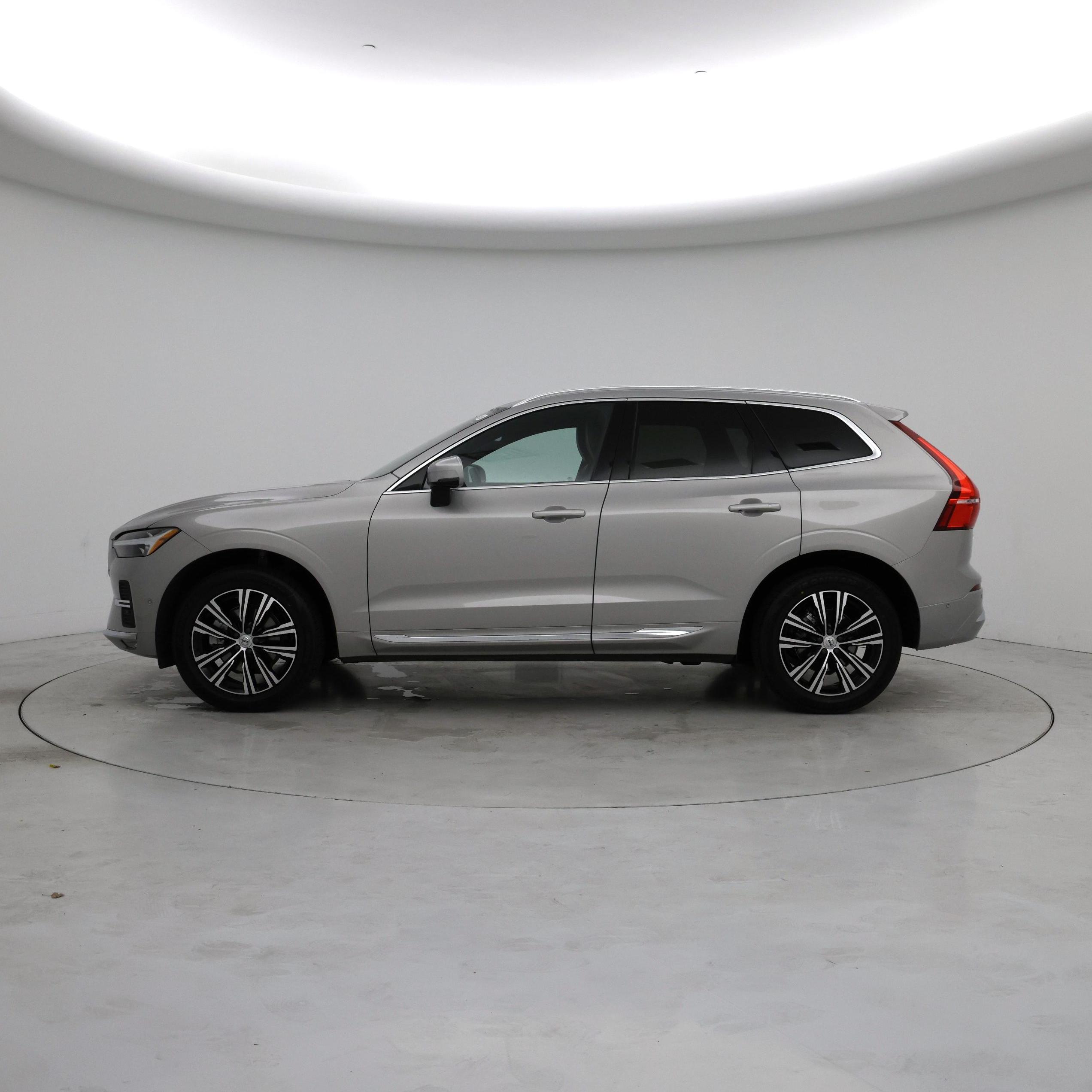 Thumbnail: 2022 Volvo XC60 - 3