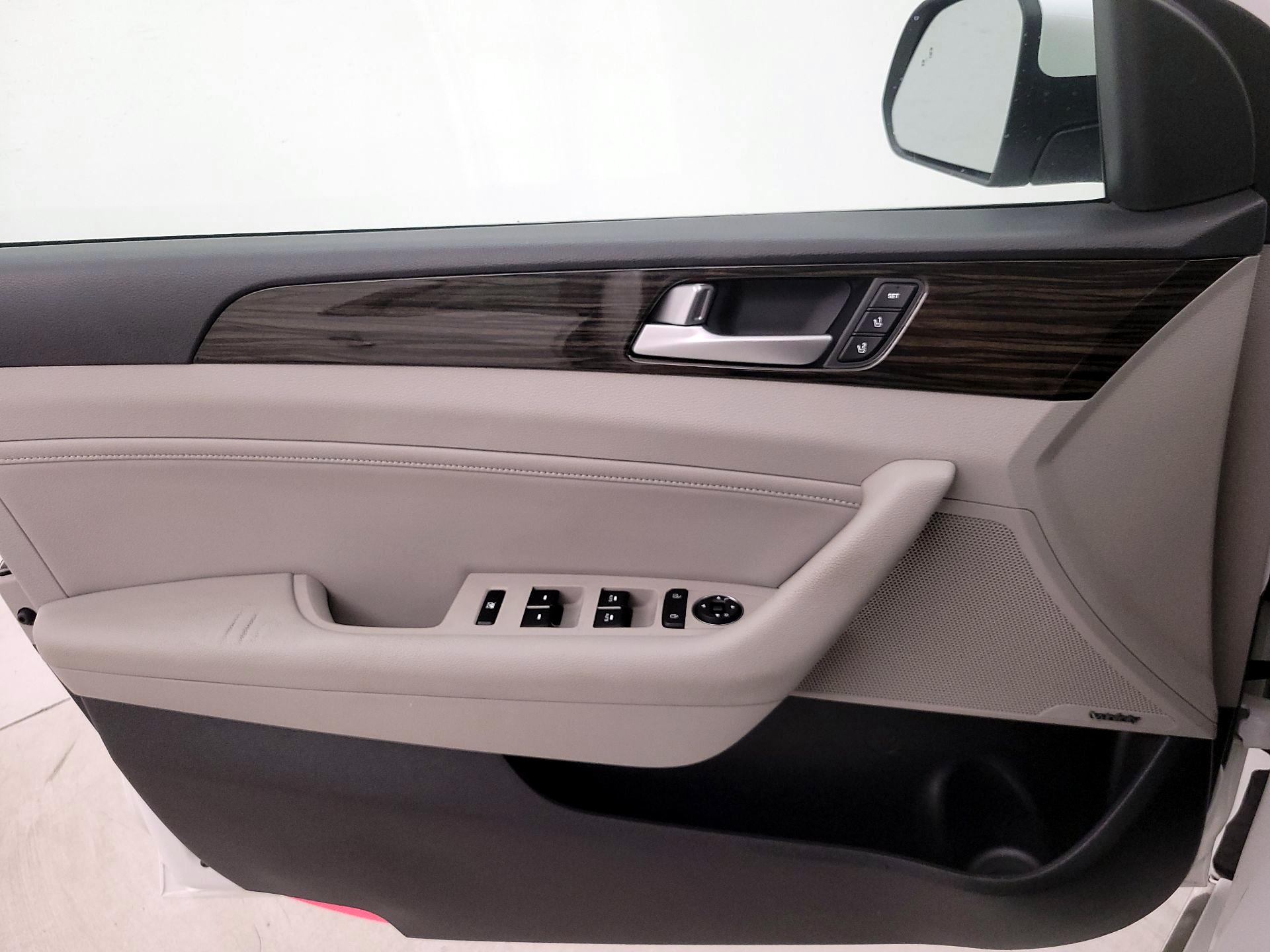 Thumbnail: 2016 Hyundai Sonata - 12
