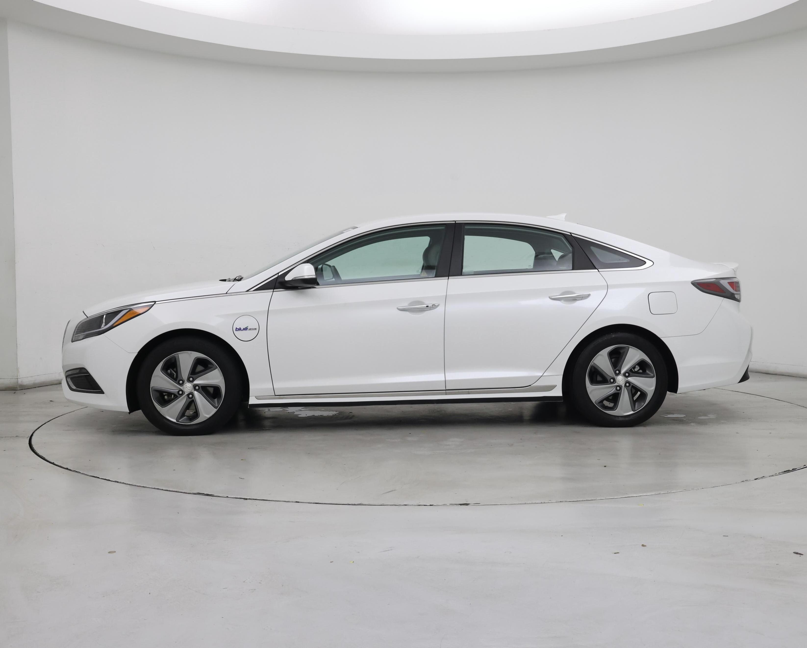 Thumbnail: 2016 Hyundai Sonata - 3
