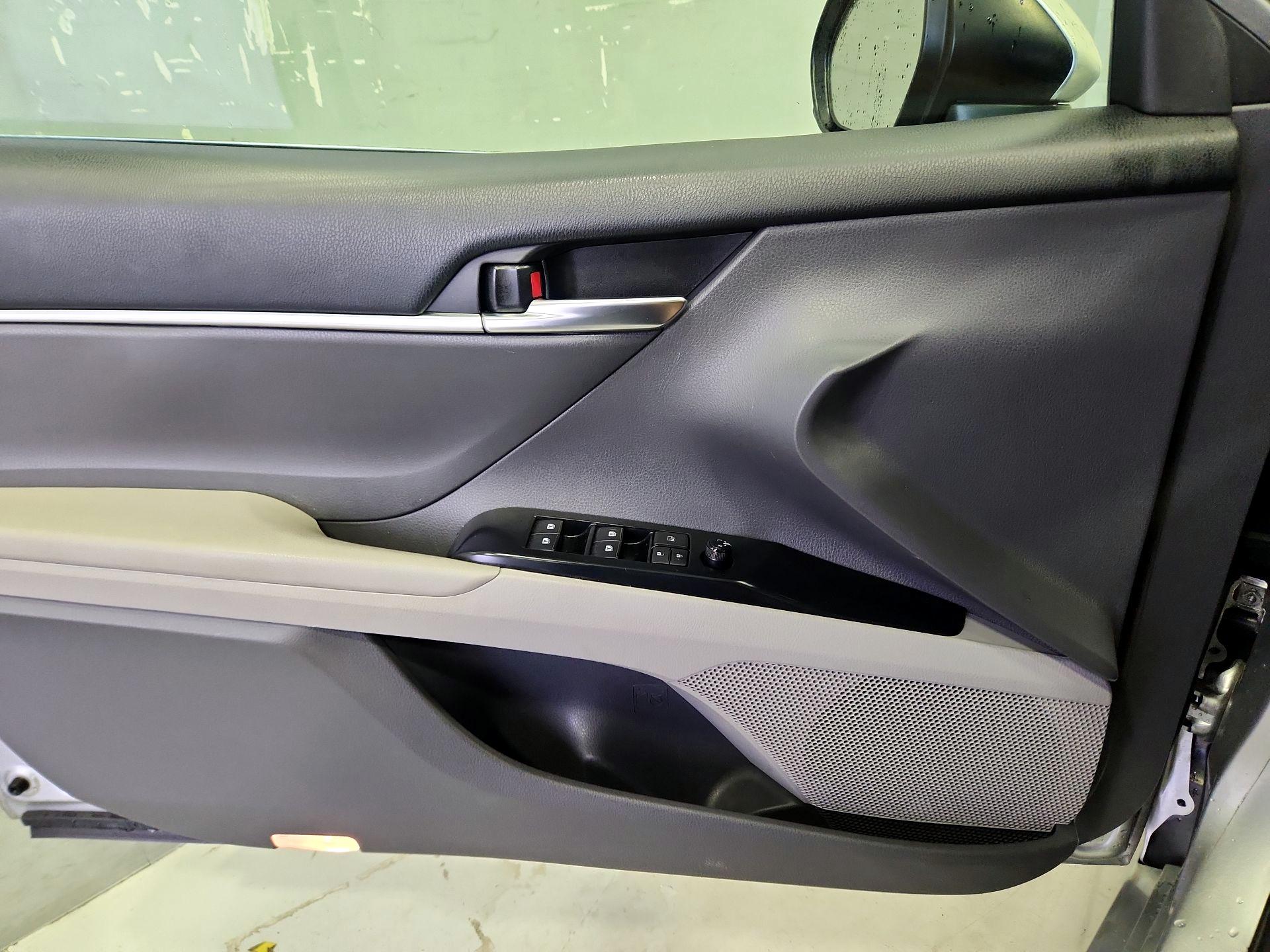 Thumbnail: 2019 Toyota Camry - 12