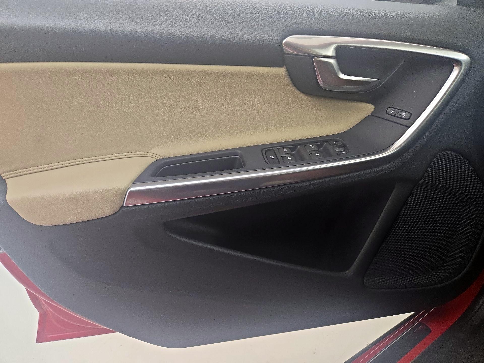 Thumbnail: 2018 Volvo S60 - 12
