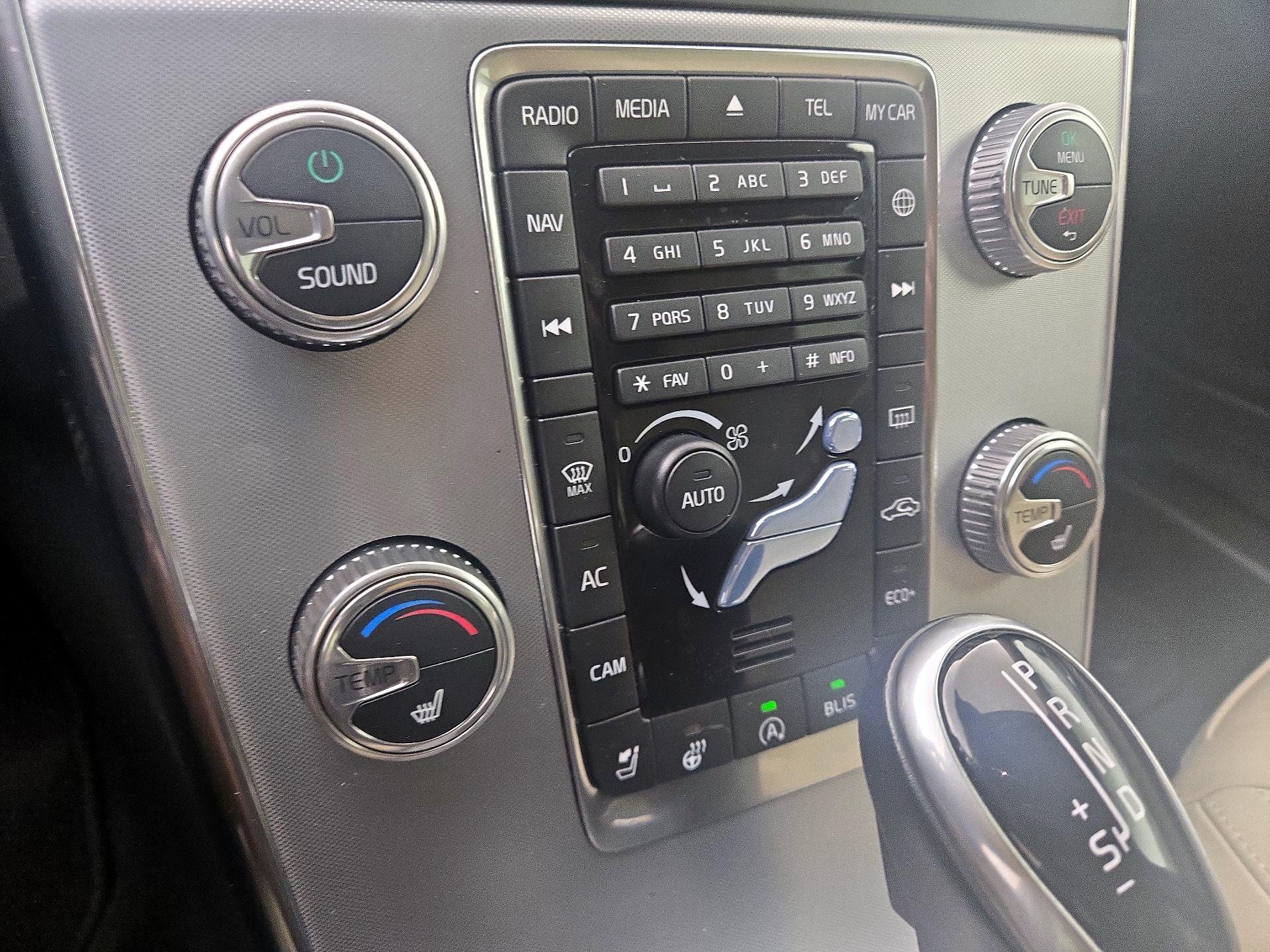 Thumbnail: 2018 Volvo S60 - 16