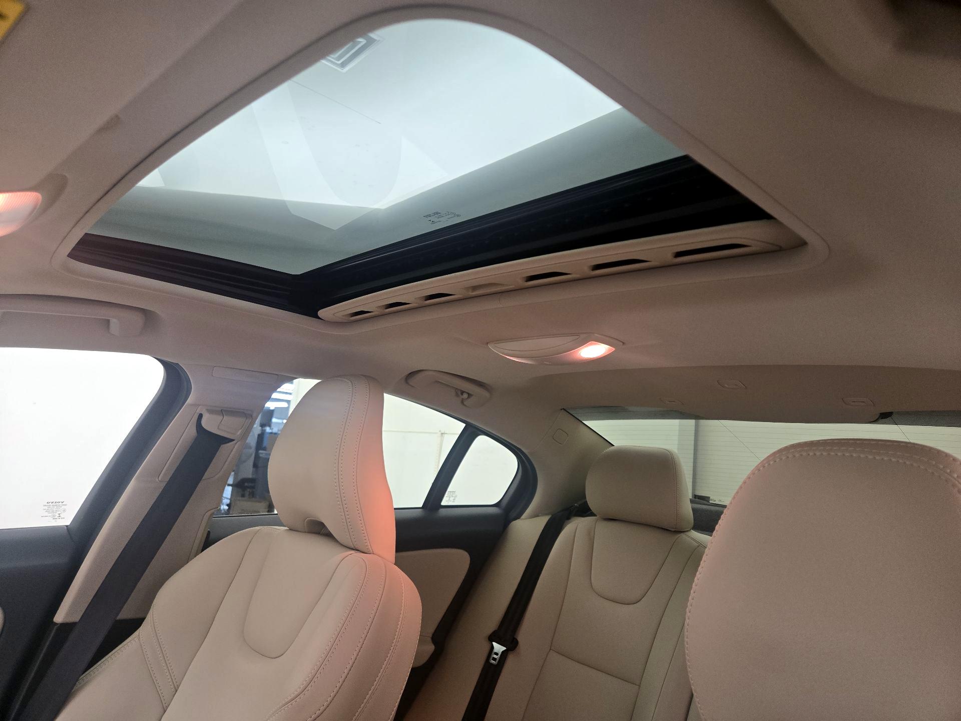 Thumbnail: 2018 Volvo S60 - 19