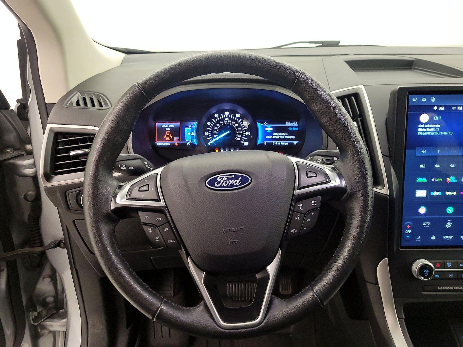 2024 Ford Edge SEL - Photo 11