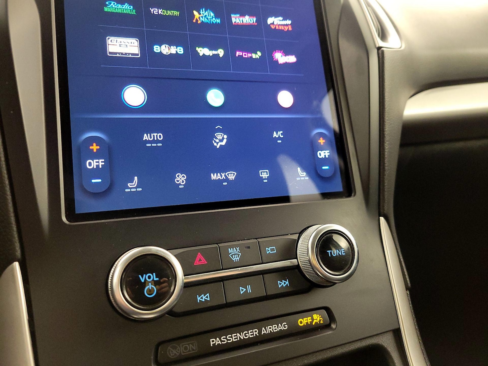 2024 Ford Edge SEL - Photo 17