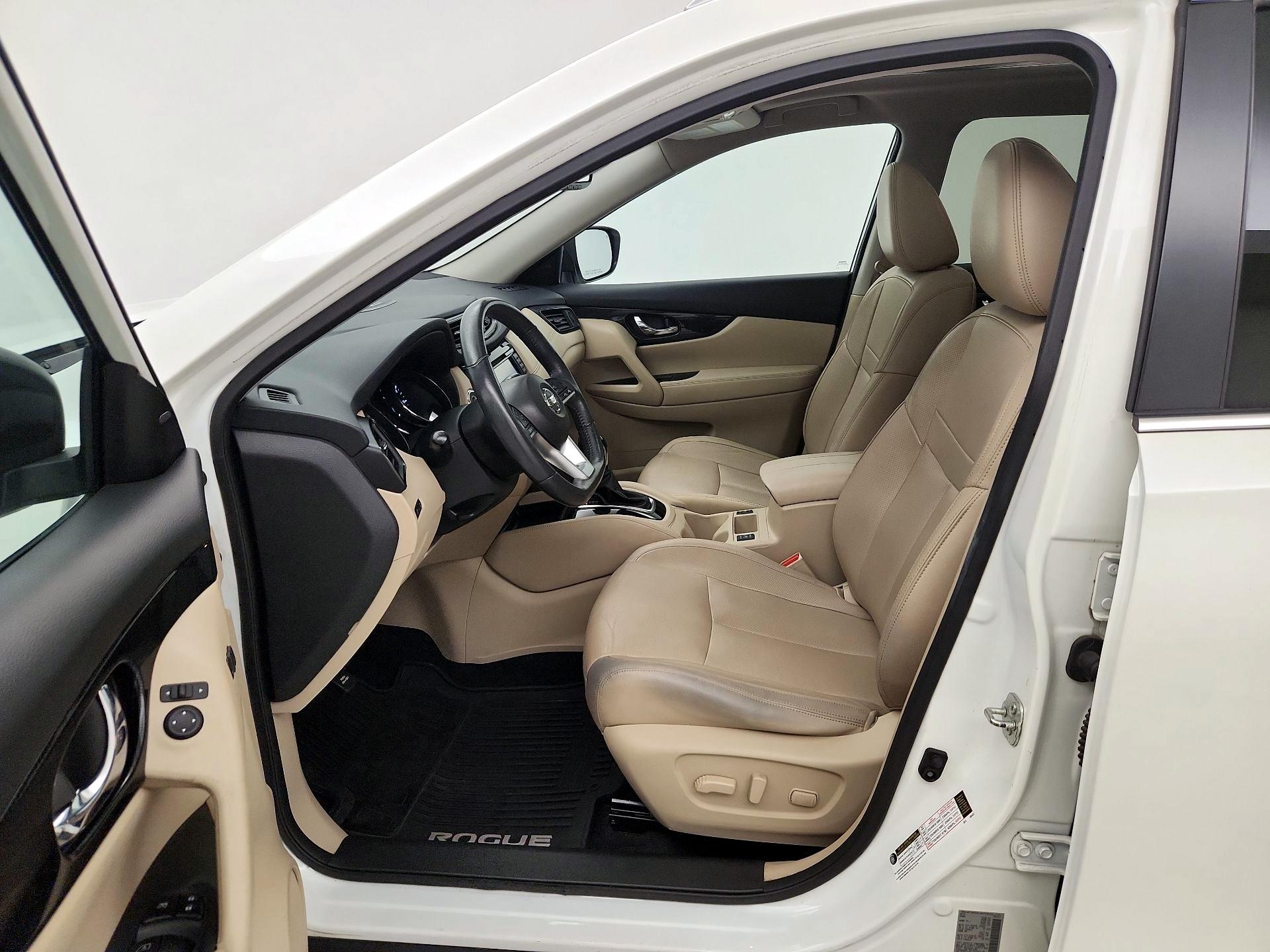 Thumbnail: 2017 Nissan Rogue - 11