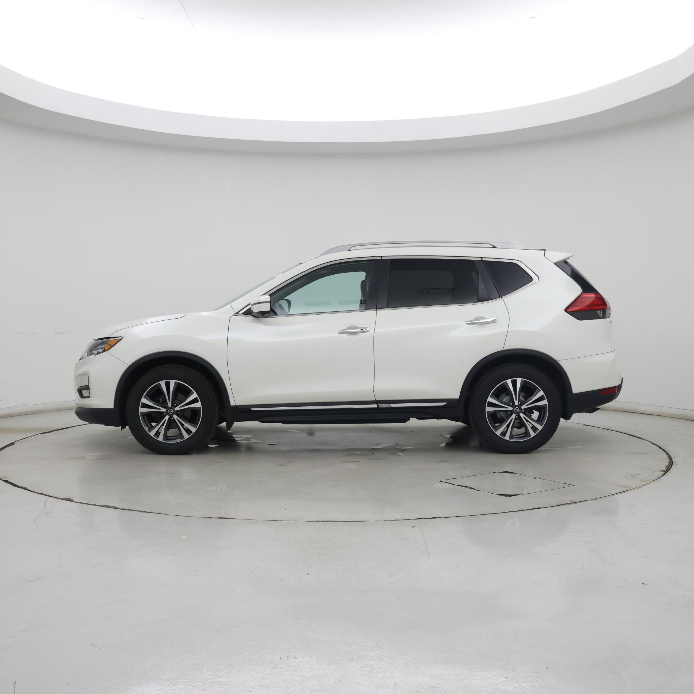Thumbnail: 2017 Nissan Rogue - 3