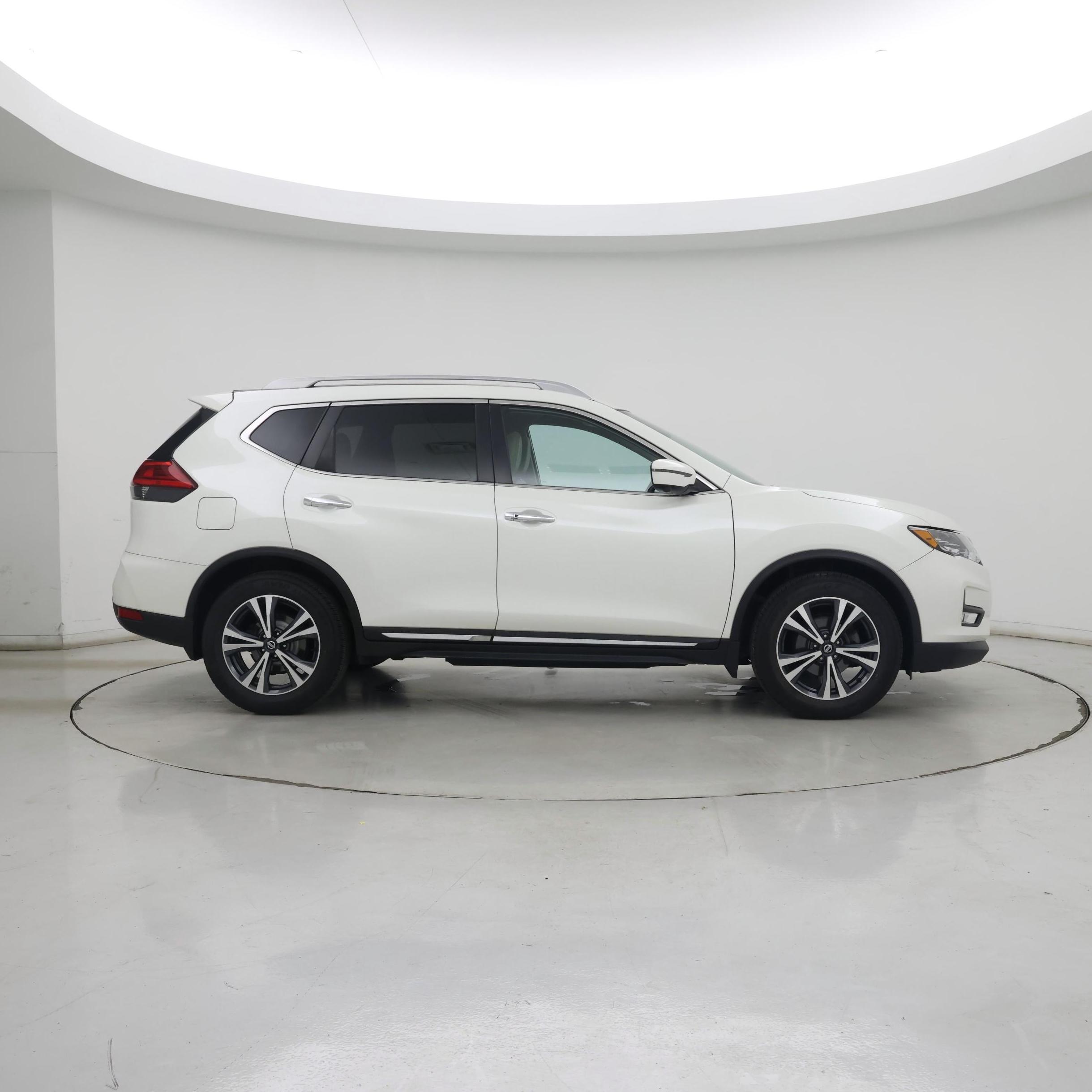 Thumbnail: 2017 Nissan Rogue - 7