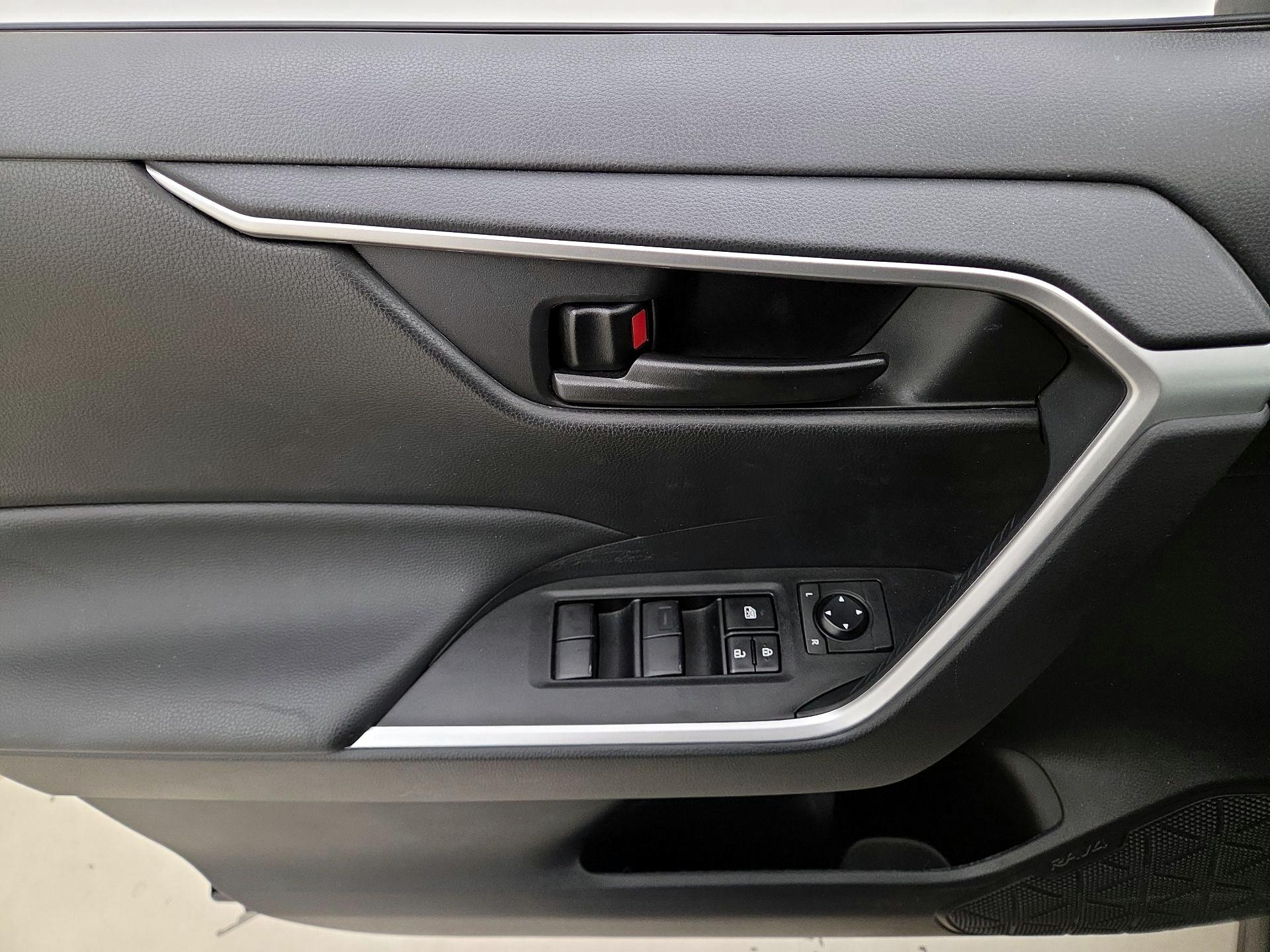Thumbnail: 2022 Toyota RAV4 - 12