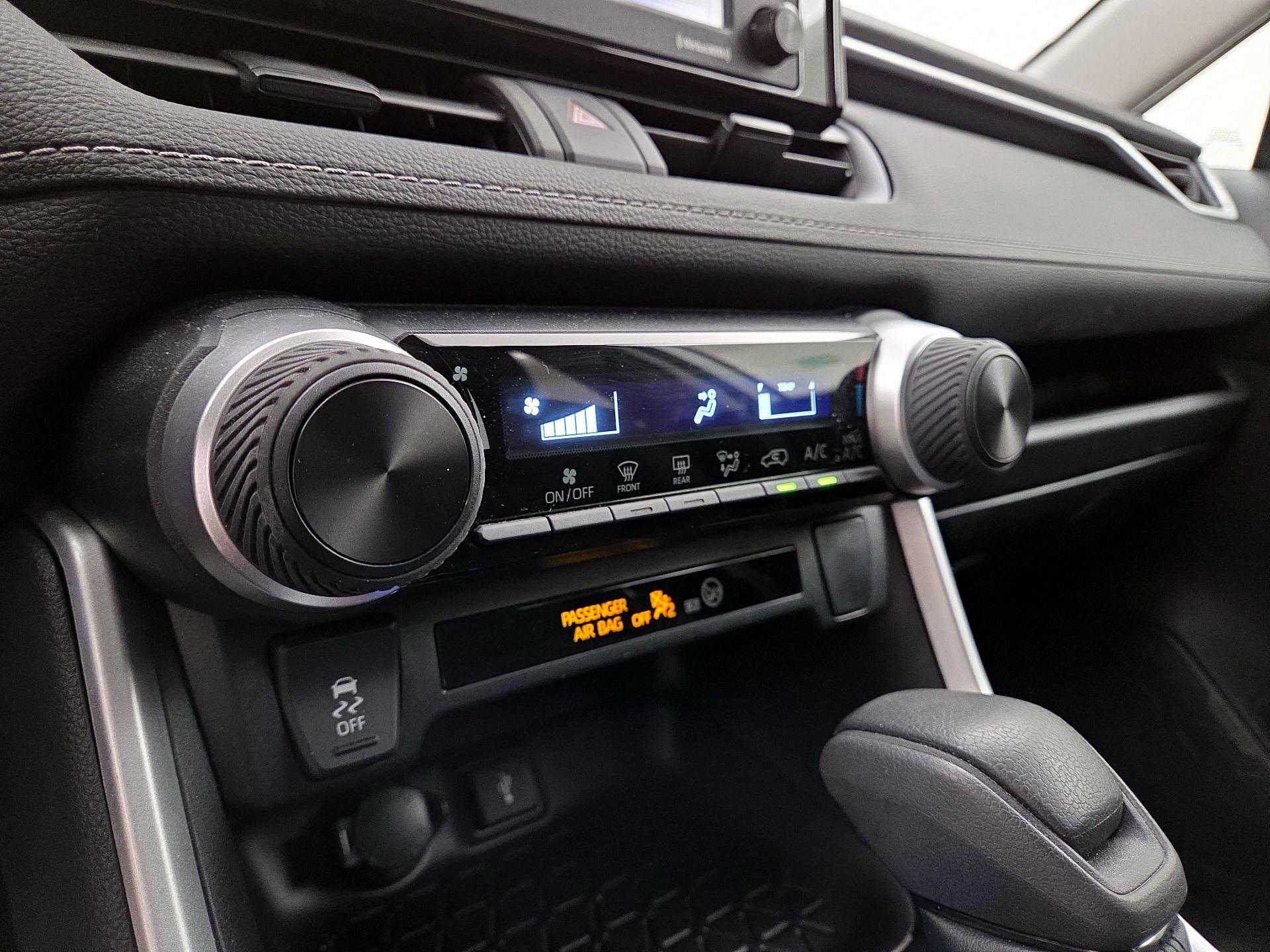 Thumbnail: 2022 Toyota RAV4 - 15