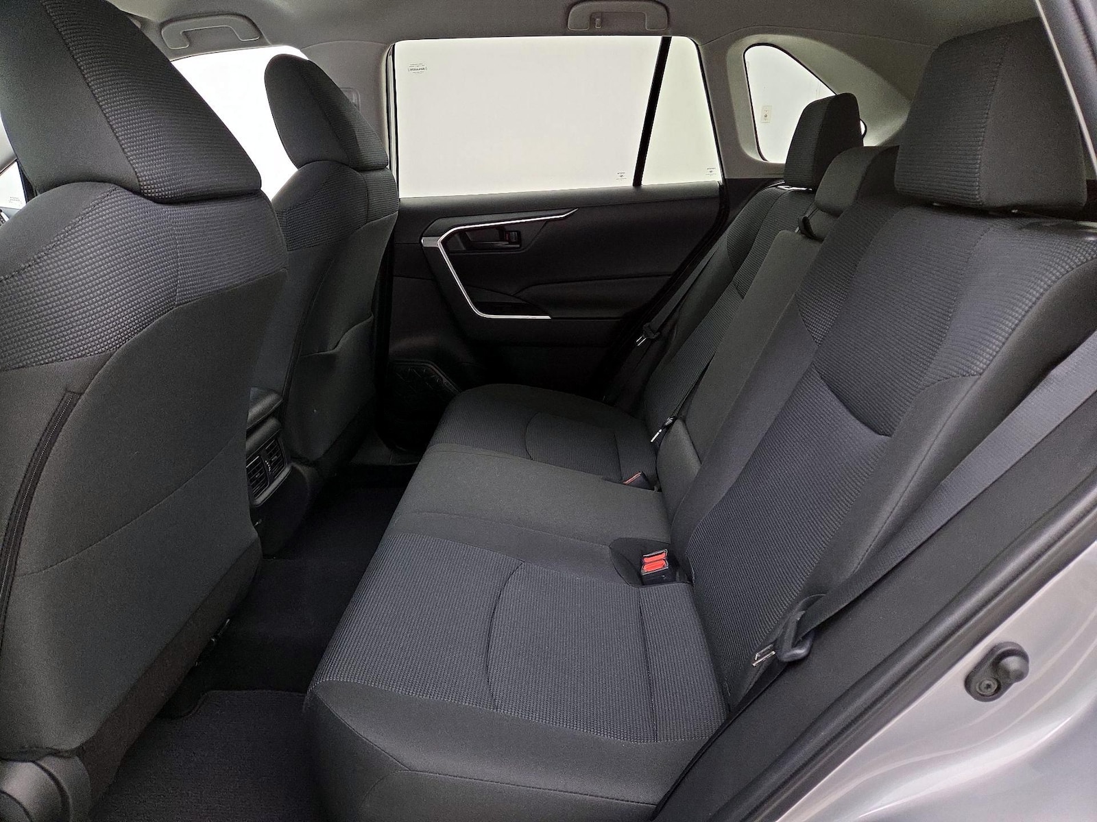 2022 Toyota RAV4 LE - Photo 19