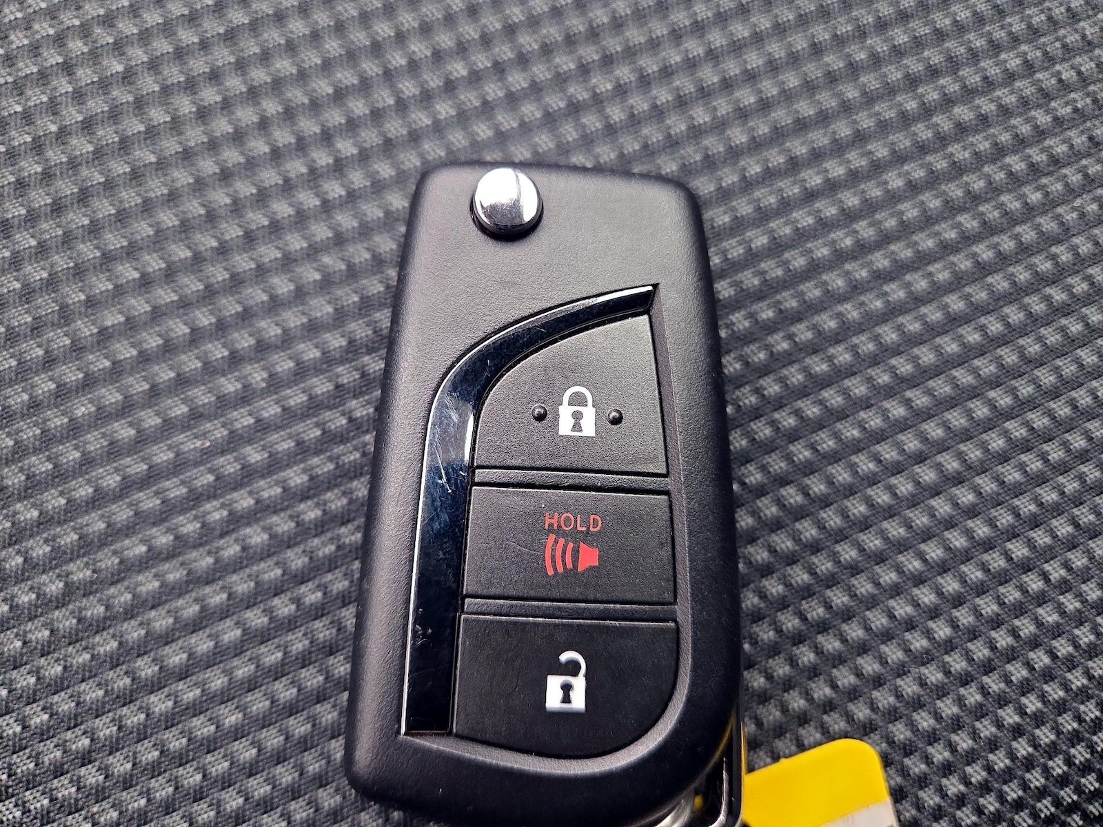 2022 Toyota RAV4 LE - Photo 22