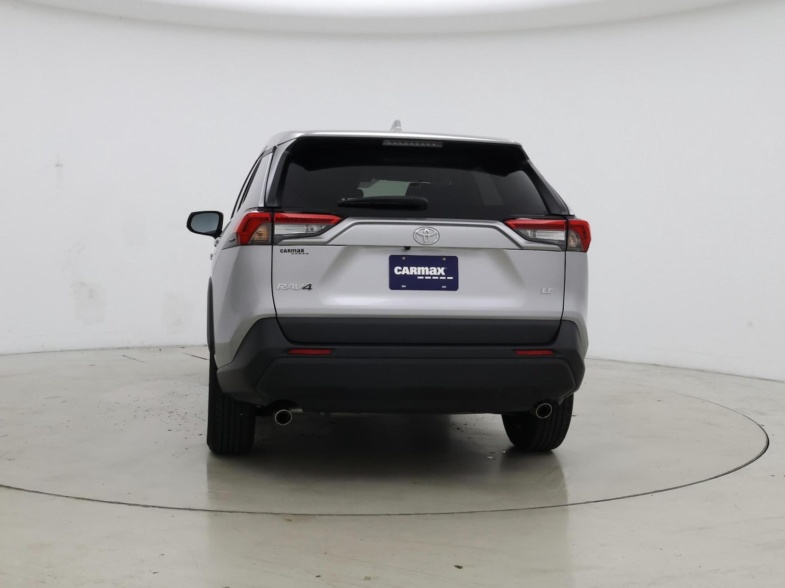 2022 Toyota RAV4 LE - Photo 7
