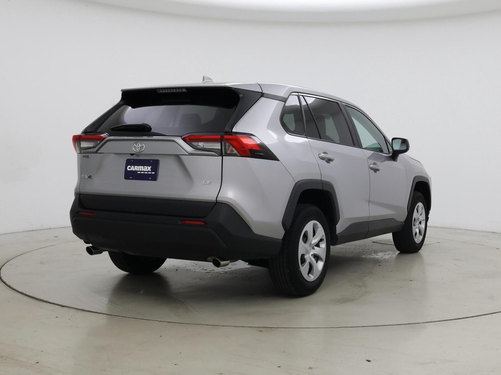 2022 Toyota RAV4 LE - Photo 9