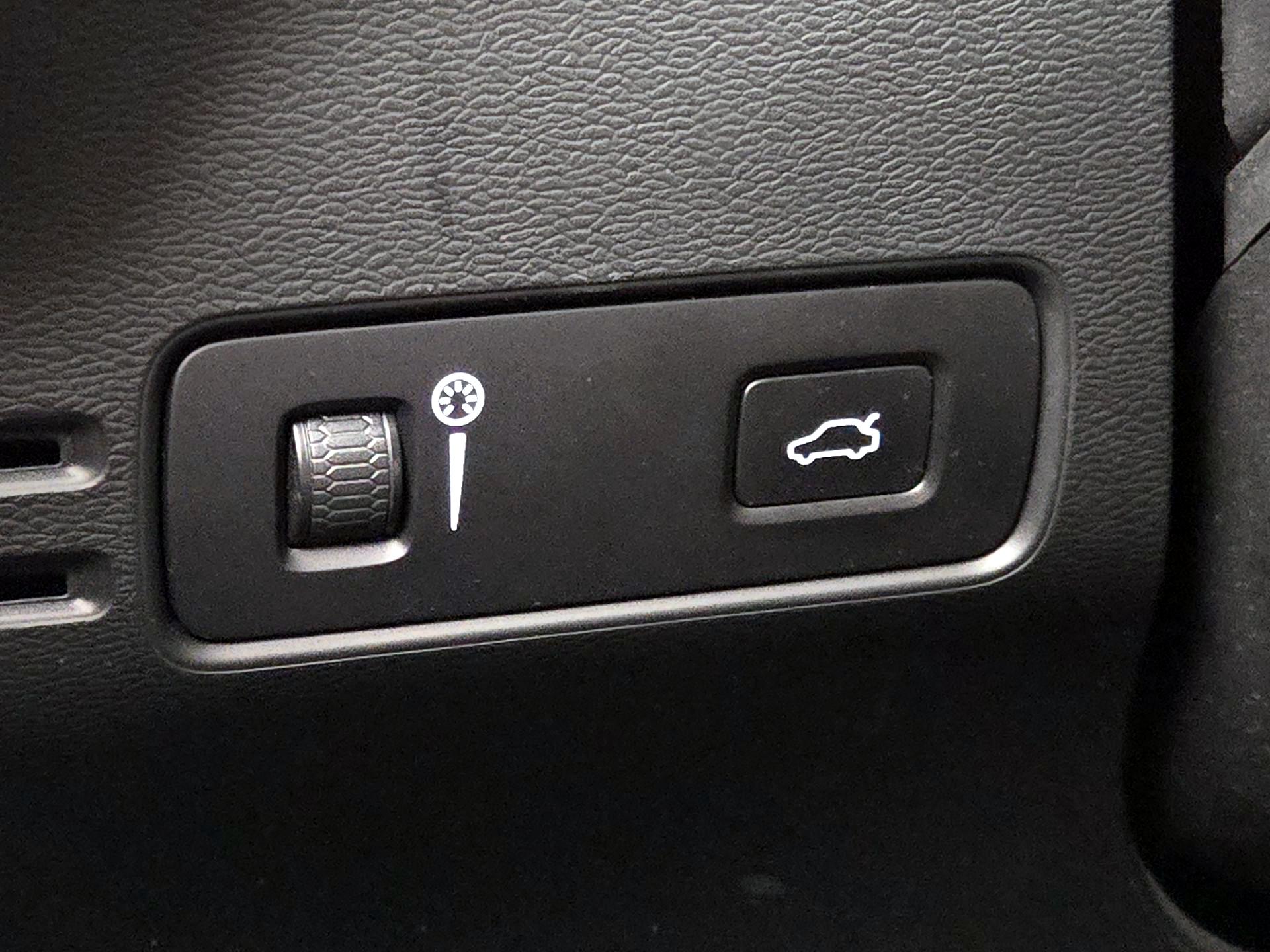Thumbnail: 2019 Volvo XC40 - 13