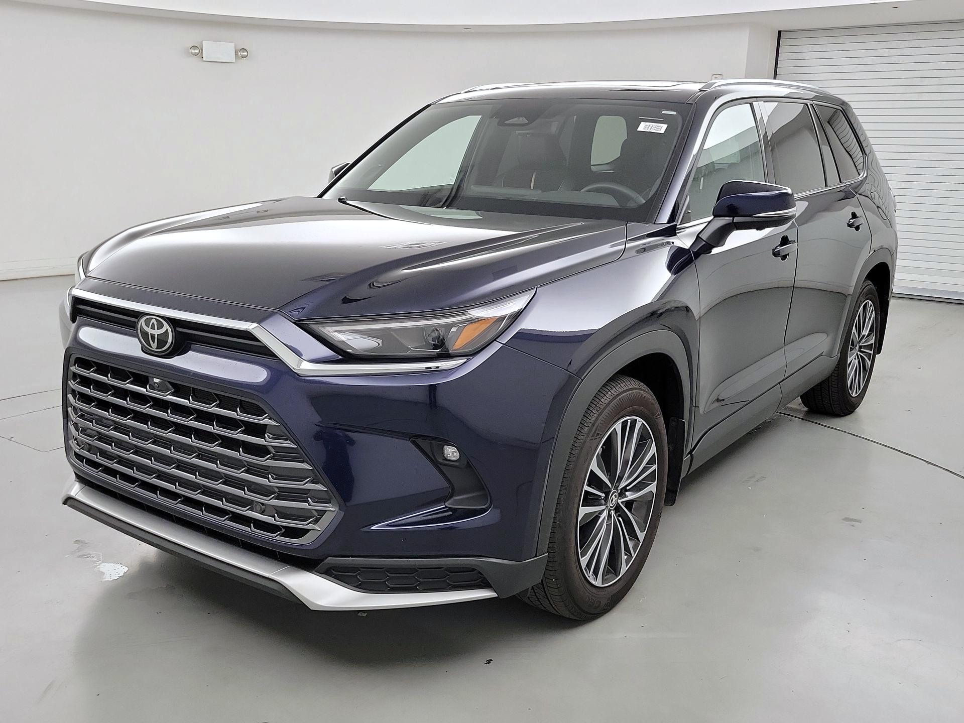 Thumbnail: 2025 Toyota Highlander - 3